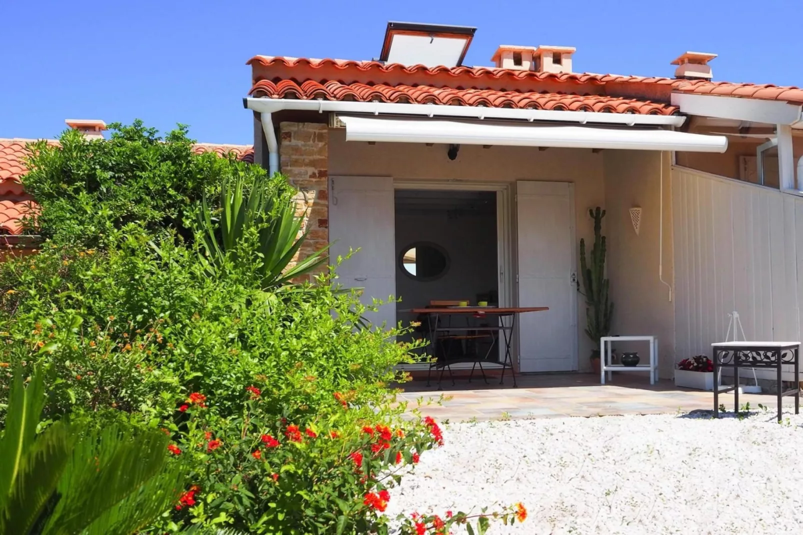 Reihenhaus in Le Lavandou-Buitenkant zomer