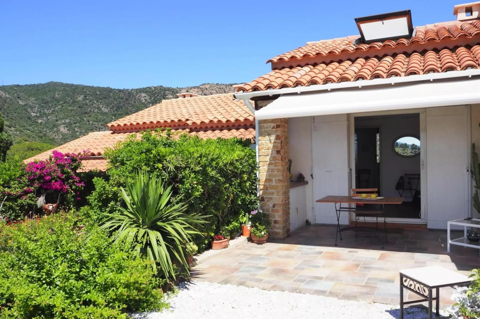 Reihenhaus in Le Lavandou-Buitenkant zomer