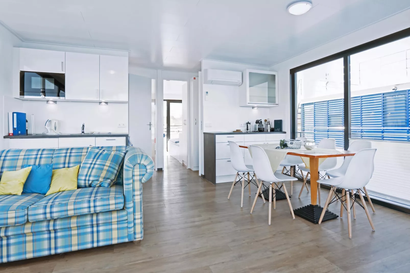 Floating 44 - LP 6 / 3 Personen-Woonkamer