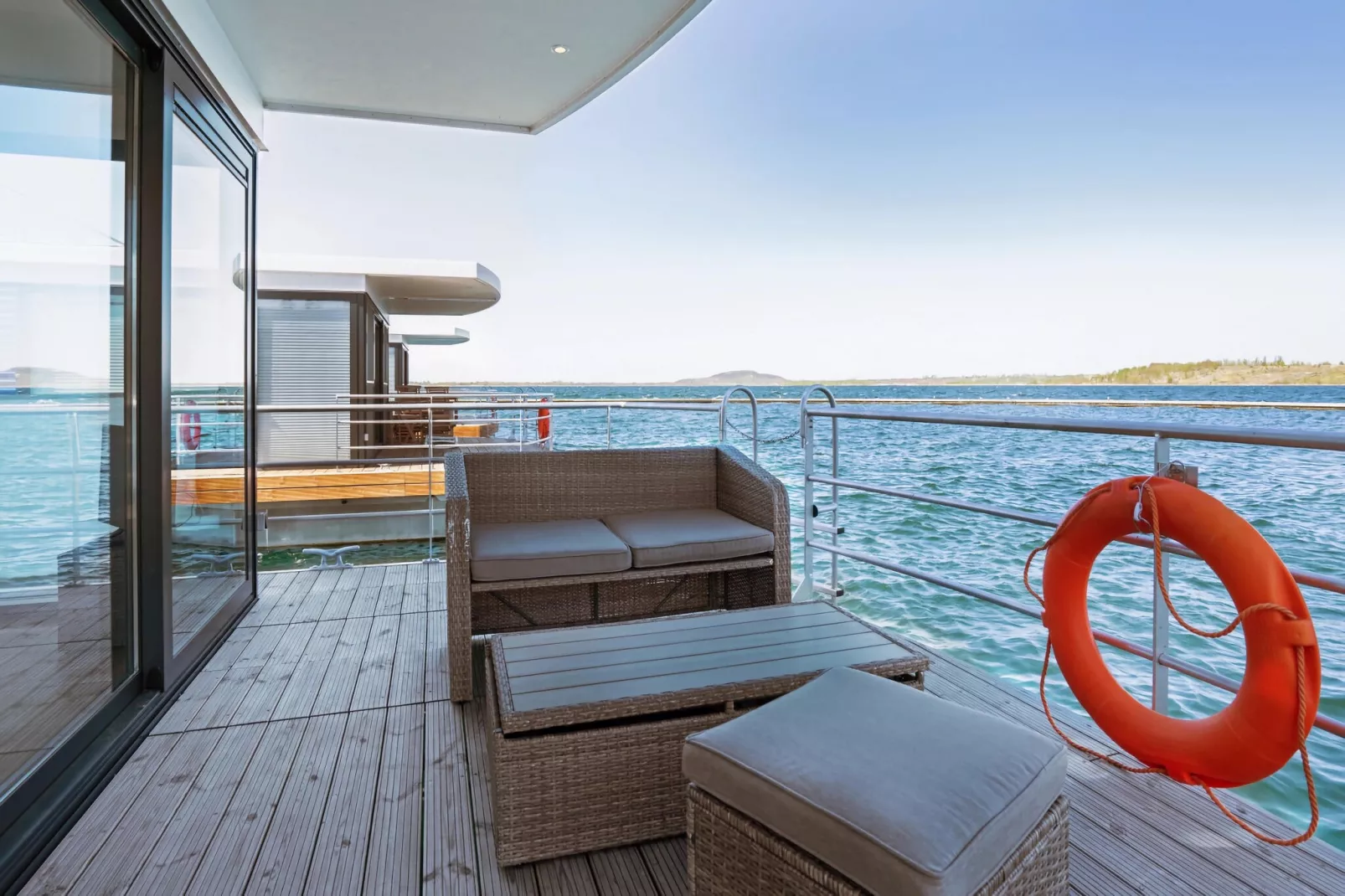 Floating 44 - LP 6 / 3 Personen-Terrasbalkon