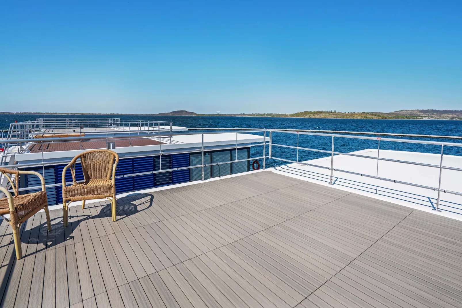 Floating 44 - LP 6 / 3 Personen-Terrasbalkon
