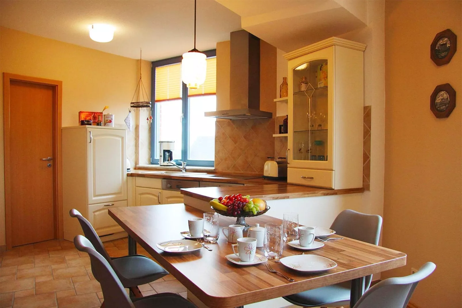 Fewo E5 79 qm-Eetkamer