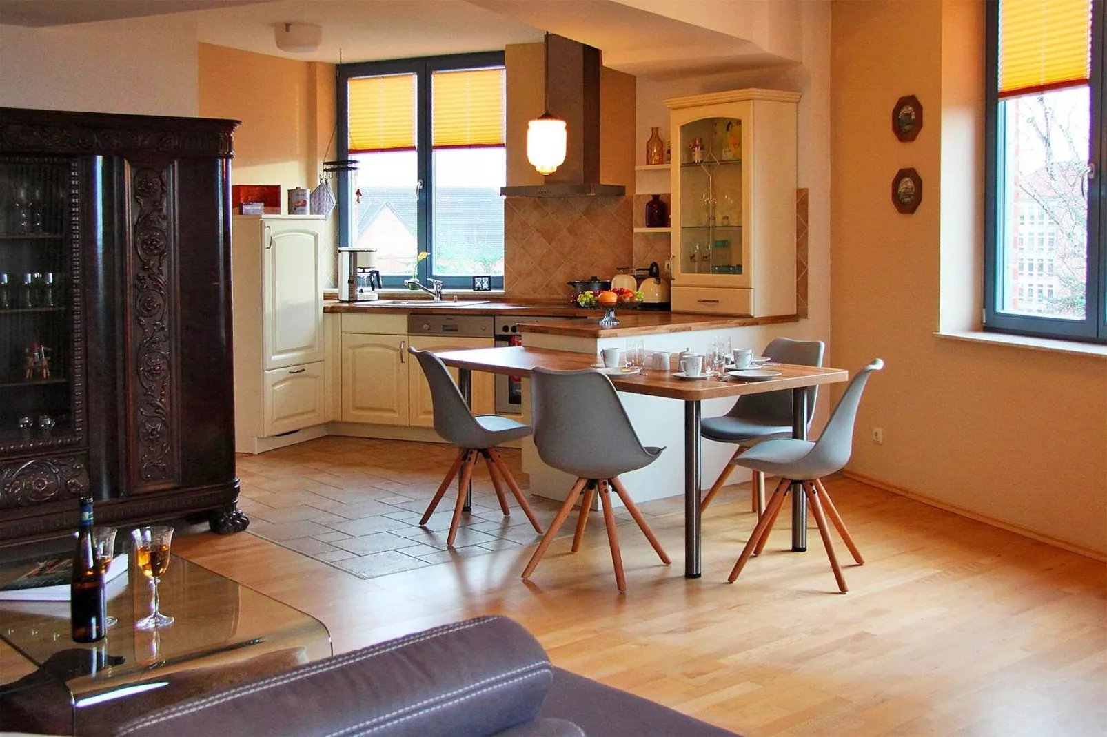 Fewo E5 79 qm-Eetkamer