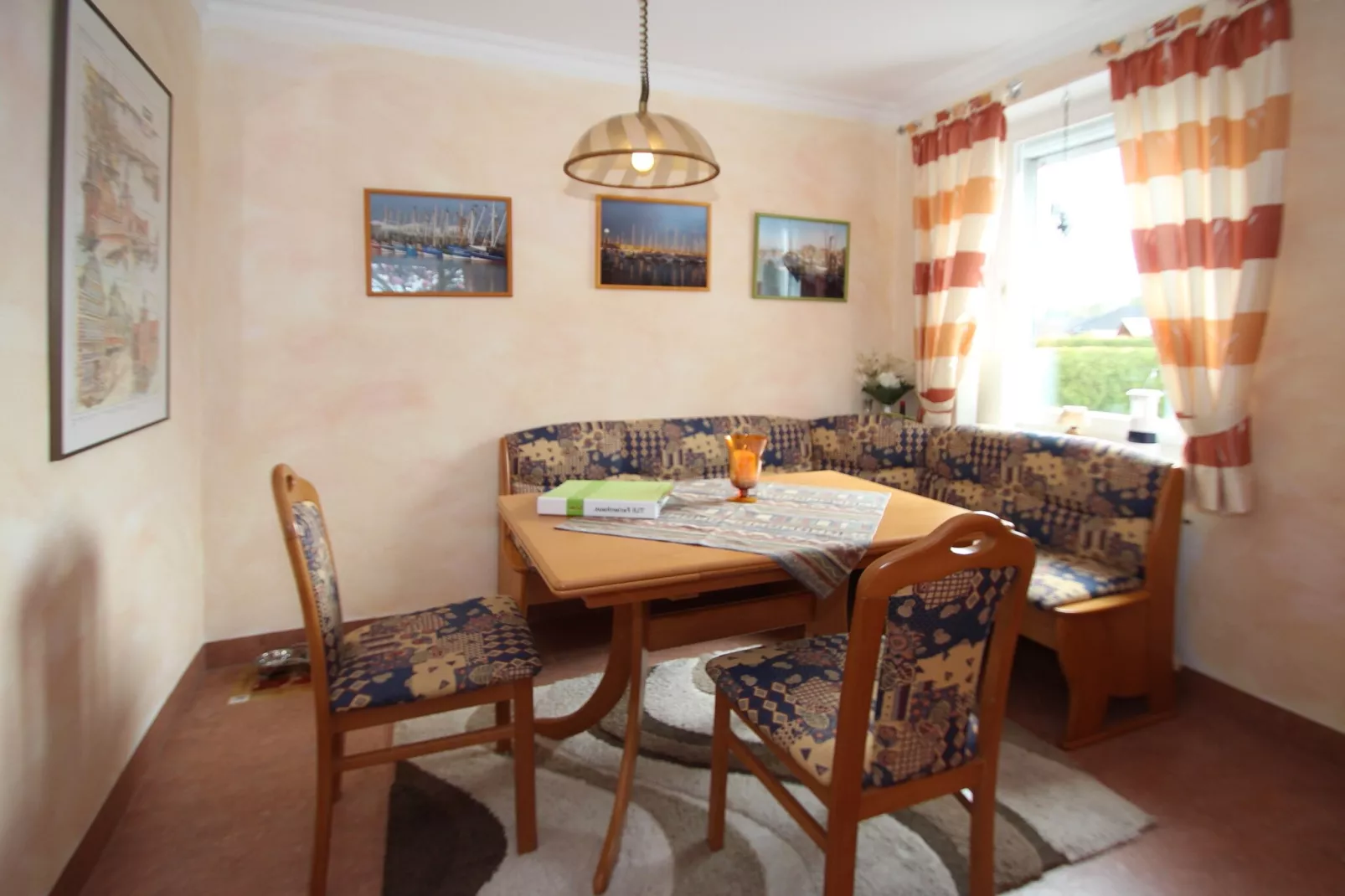 Bungalow Berumbur-Woonkamer