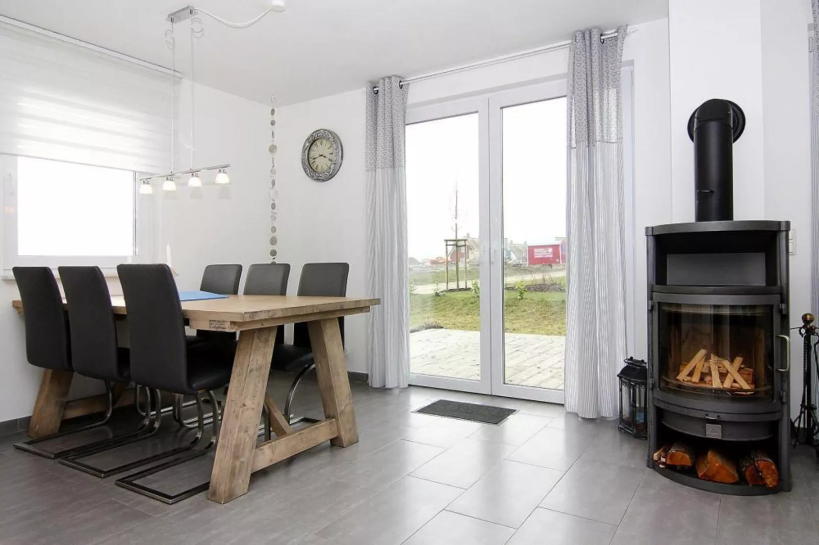 Ferienhaus de Poeler Drift 5 Personen-Eetkamer