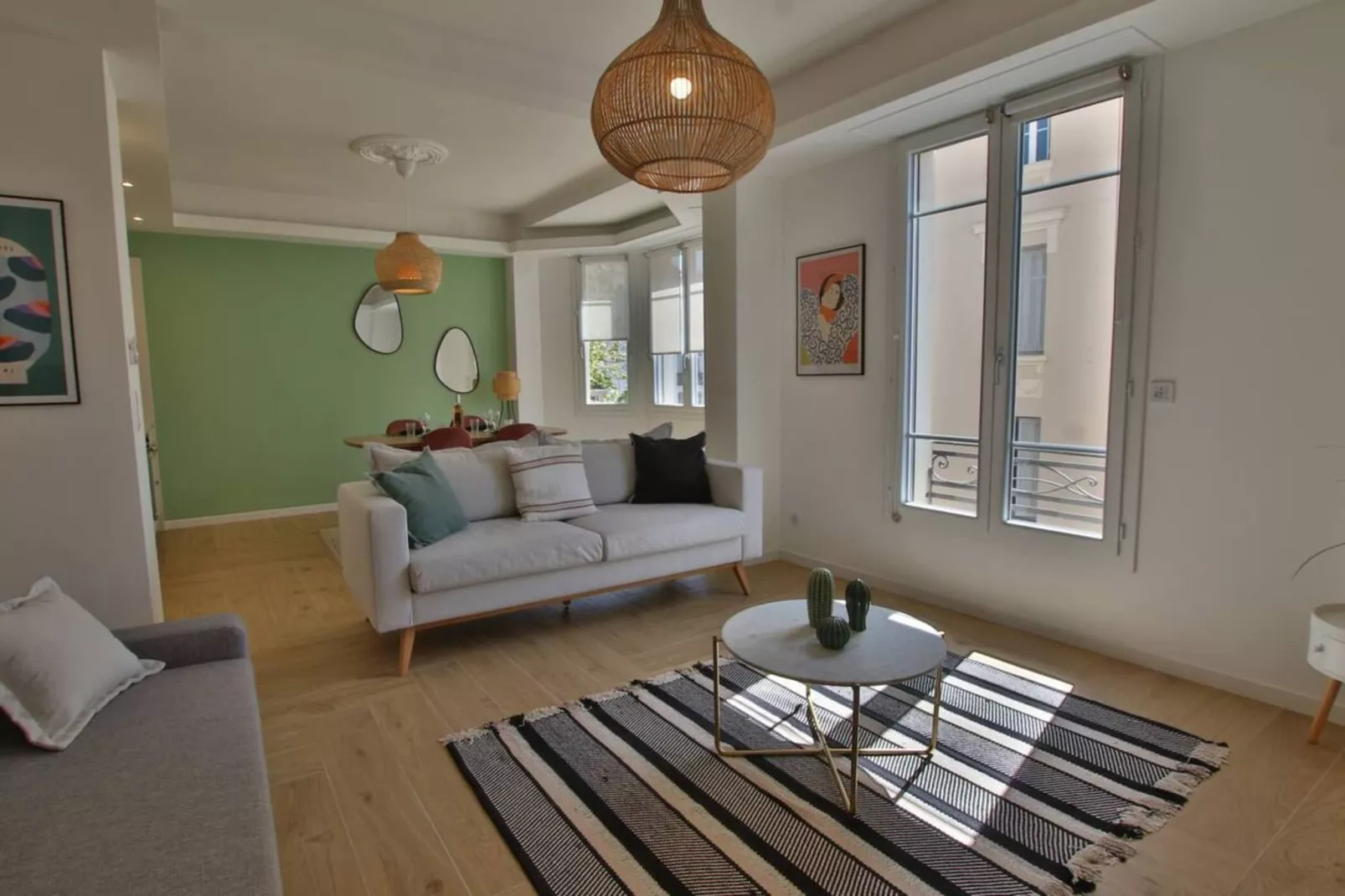 Appartement au Cœur du Centre-Ville d'Antibes-Woonkamer