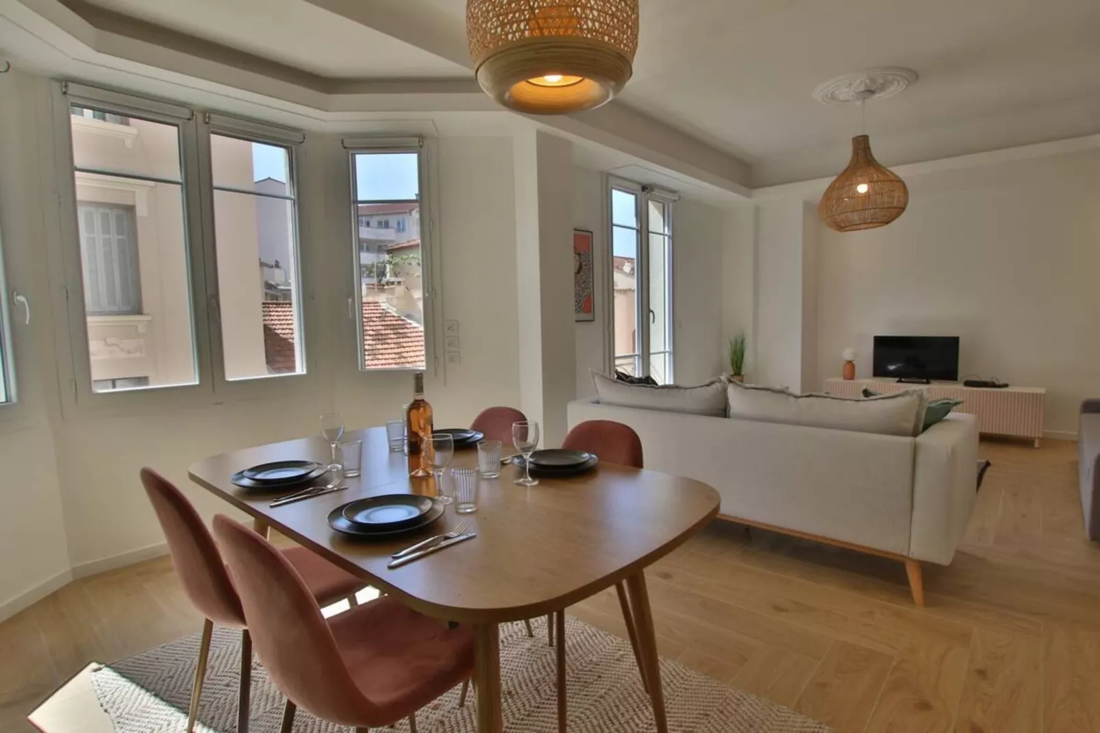 Appartement au Cœur du Centre-Ville d'Antibes-Eetkamer