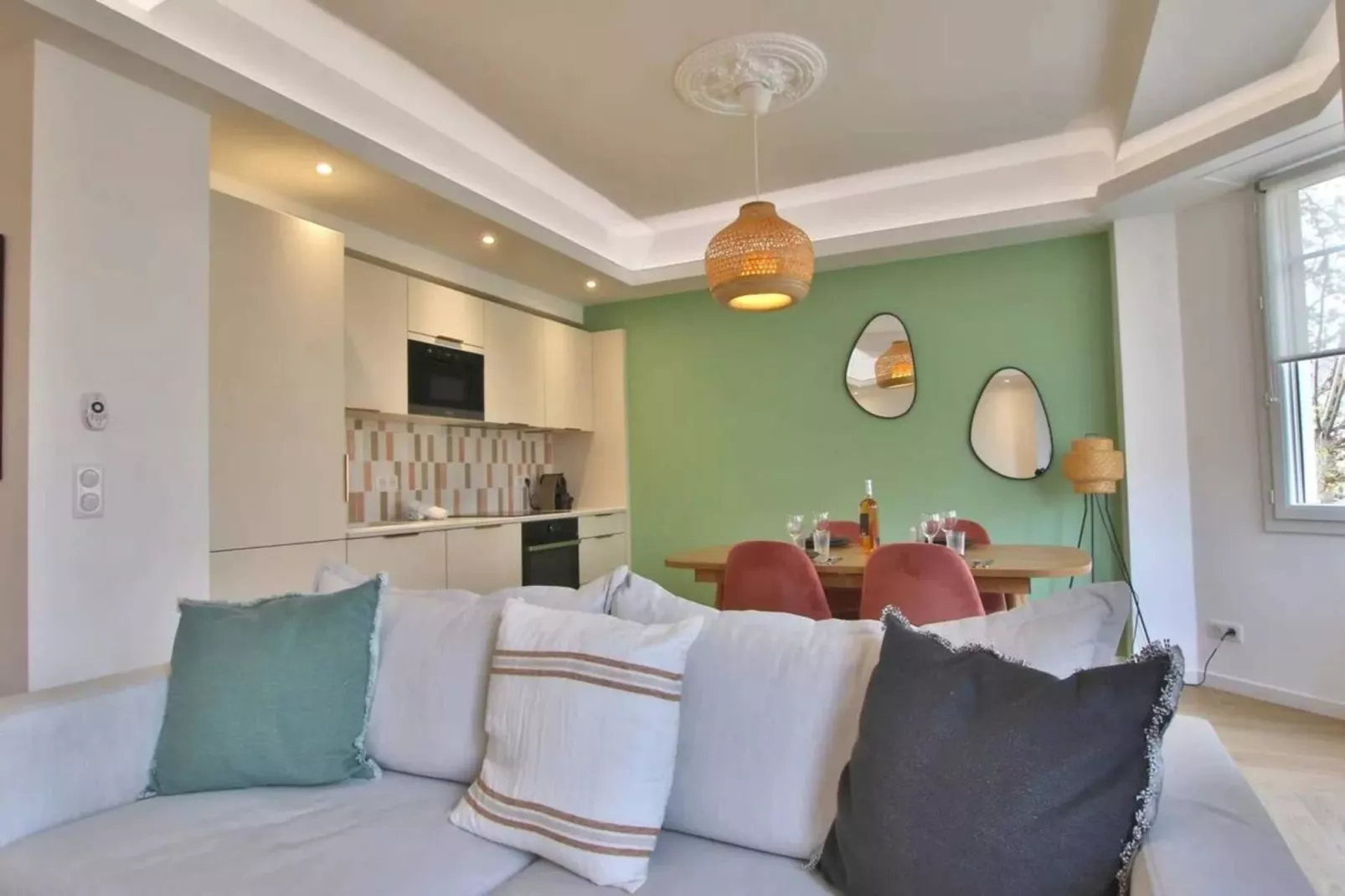 Appartement au Cœur du Centre-Ville d'Antibes-Woonkamer