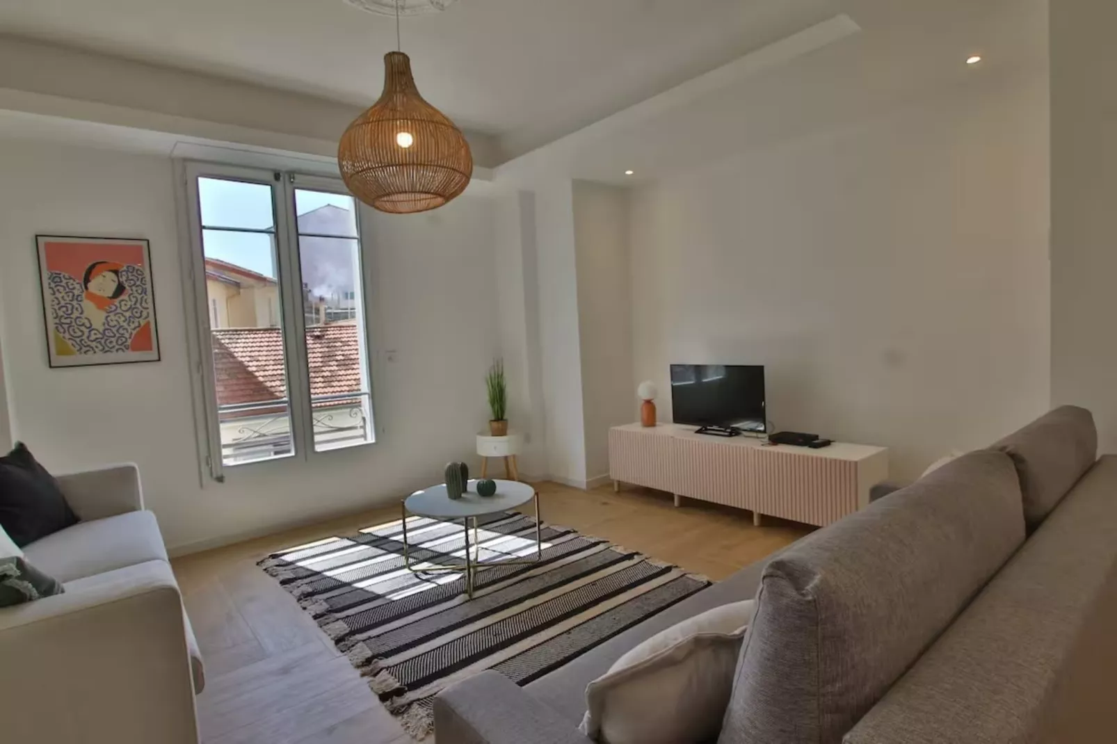 Appartement au Cœur du Centre-Ville d'Antibes-Woonkamer