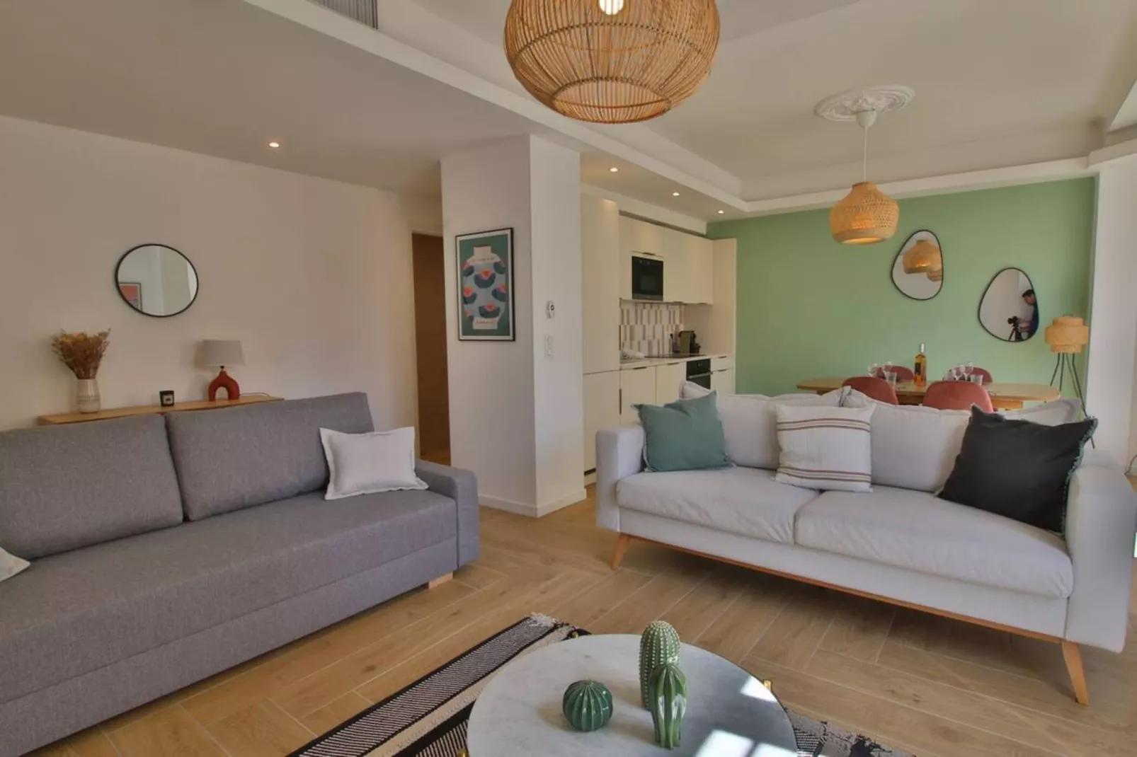Appartement au Cœur du Centre-Ville d'Antibes-Woonkamer
