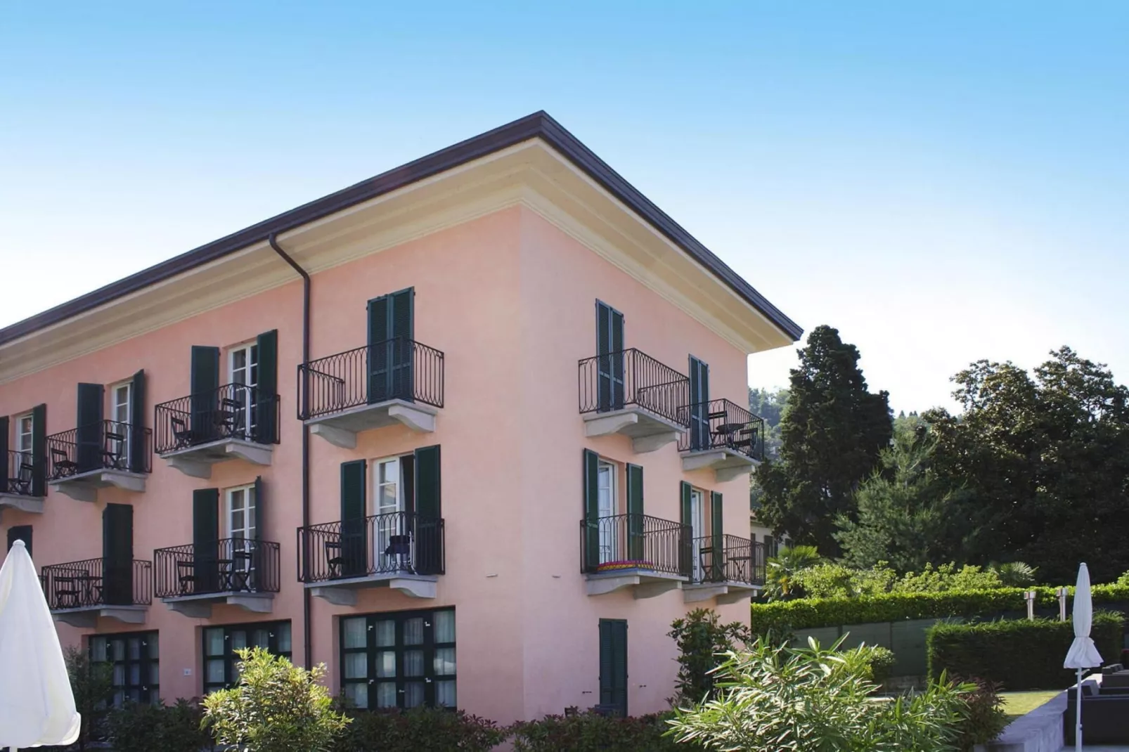 Residence Antico Verbano Meina-Bilo 3J - 3 pers-Buitenkant zomer