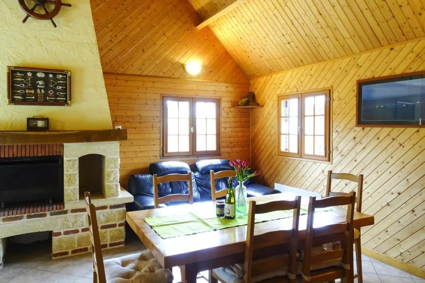 Holiday home Denneville-Eetkamer