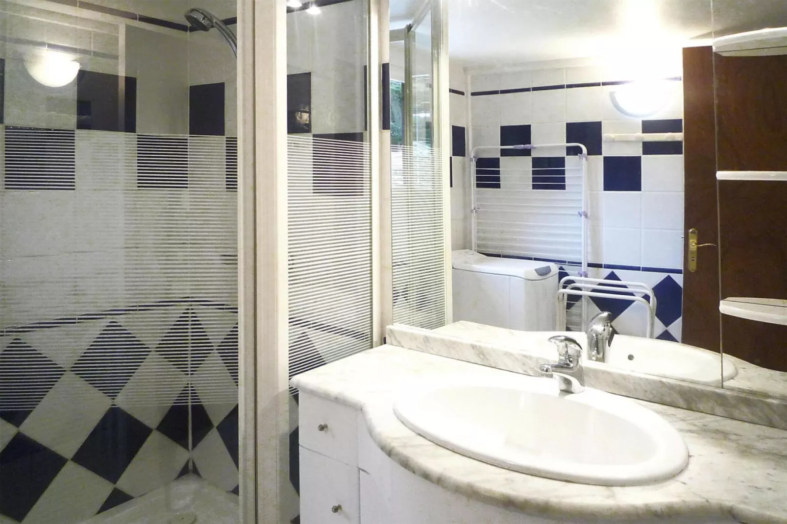 Holiday home Denneville-Badkamer