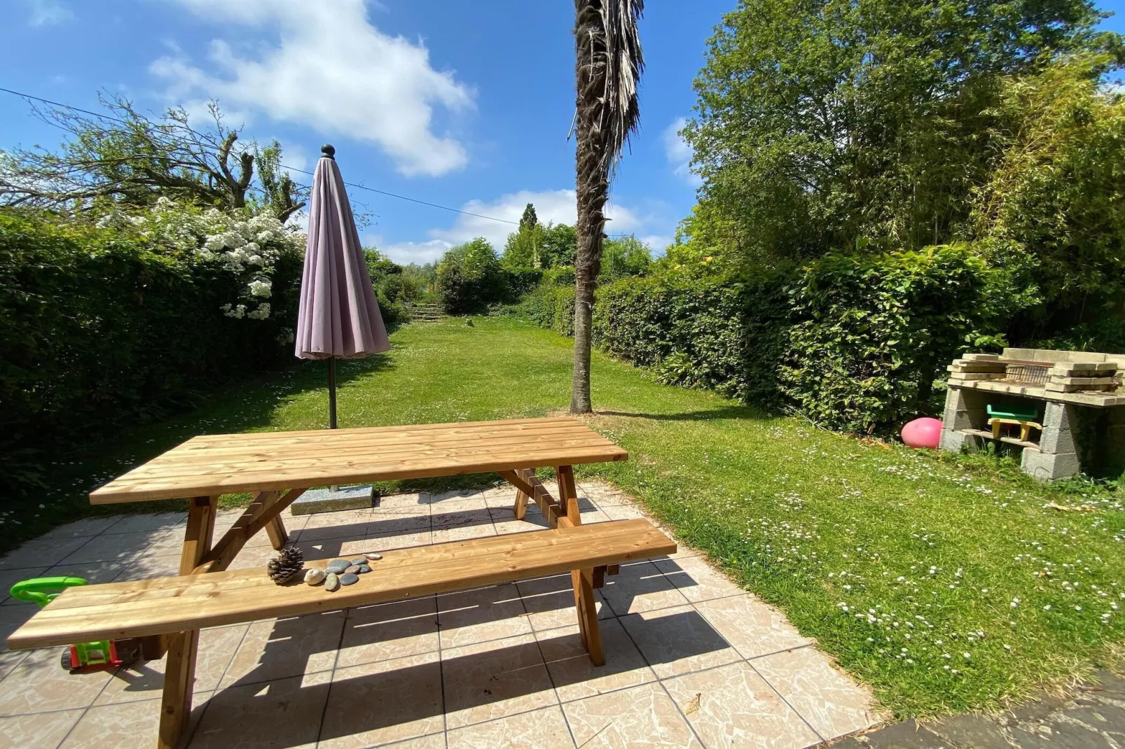 Semi-detached house St Sauveur-le-Vicomte--Tuinen zomer