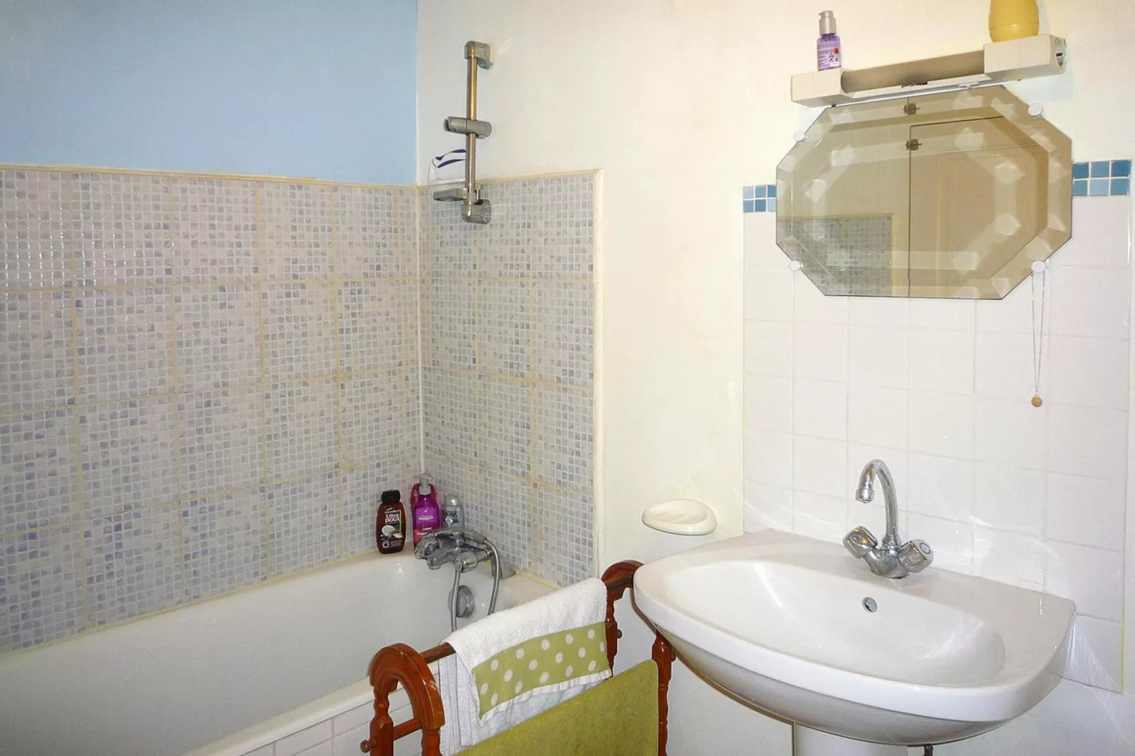 Semi-detached house St Sauveur-le-Vicomte--Badkamer