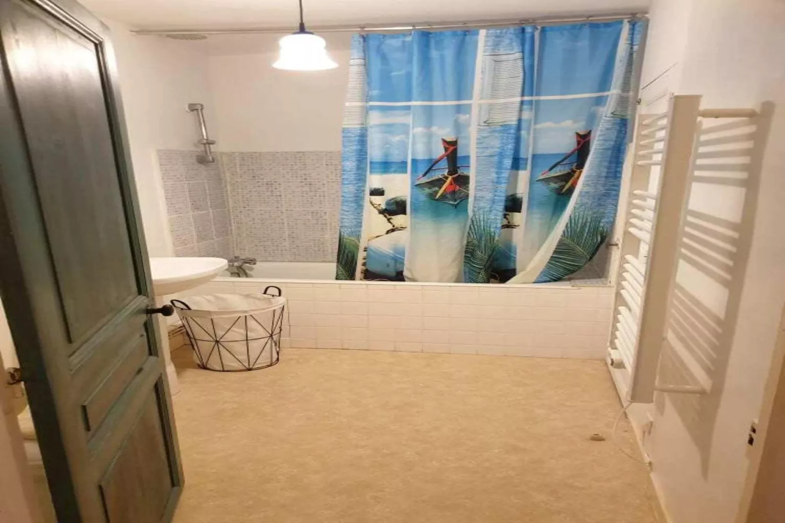 Semi-detached house St Sauveur-le-Vicomte--Badkamer