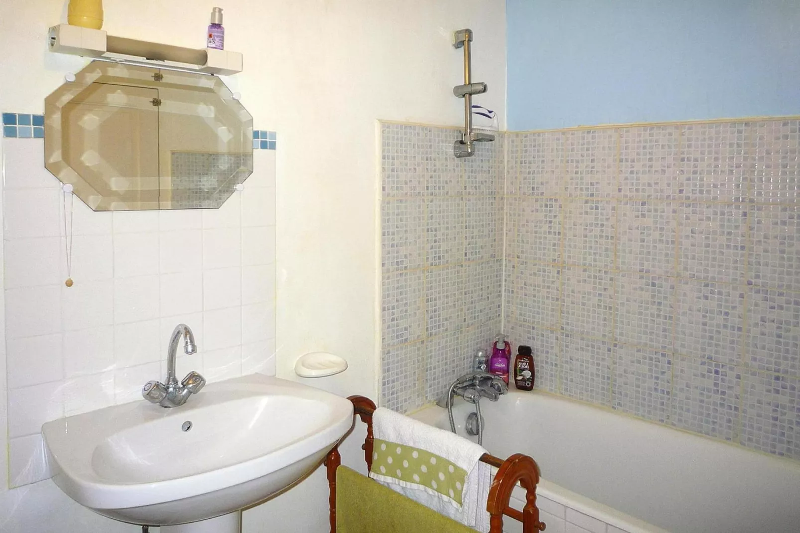 Semi-detached house St Sauveur-le-Vicomte--Badkamer