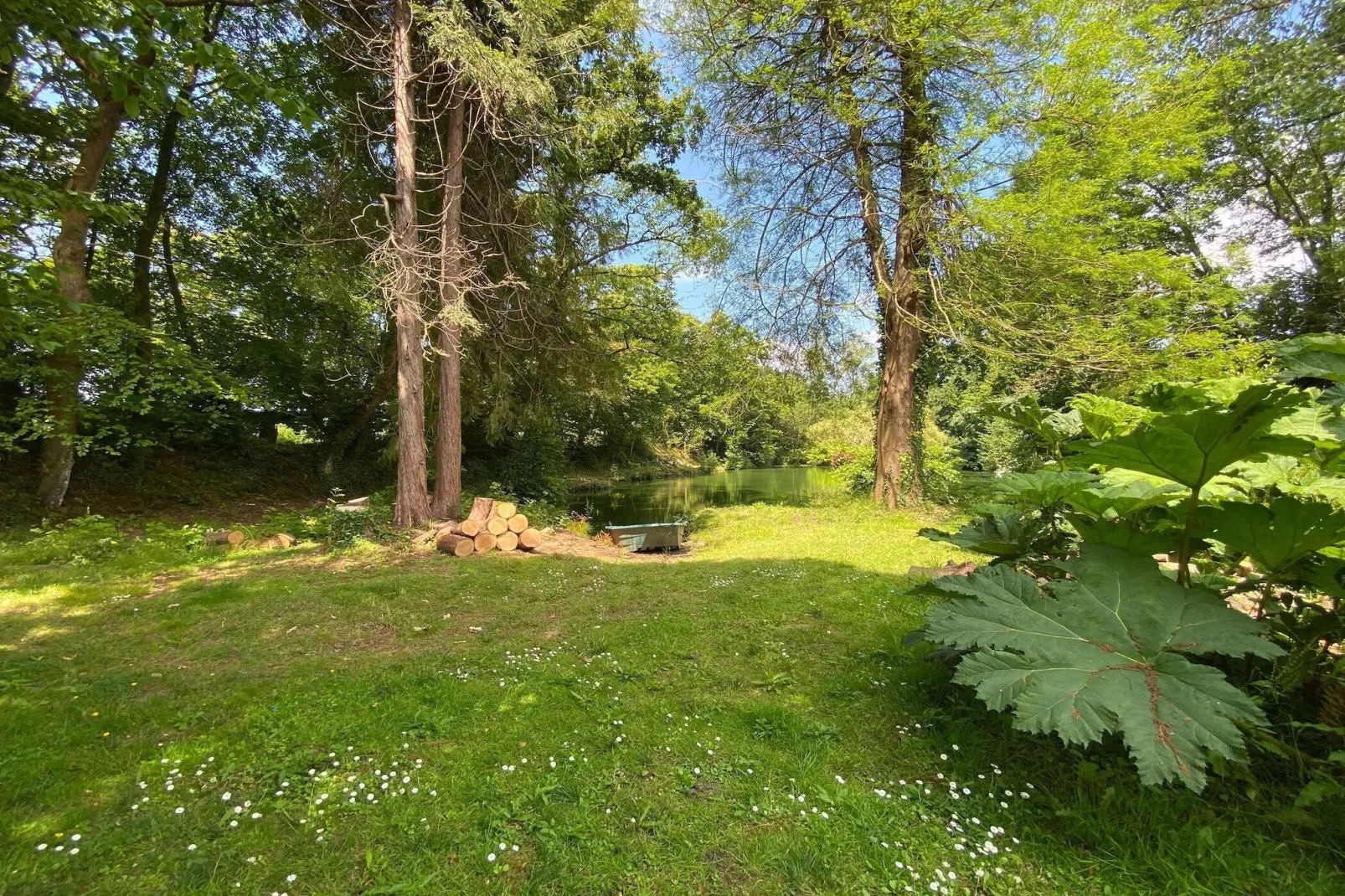 Semi-detached house St Sauveur-le-Vicomte--Tuinen zomer