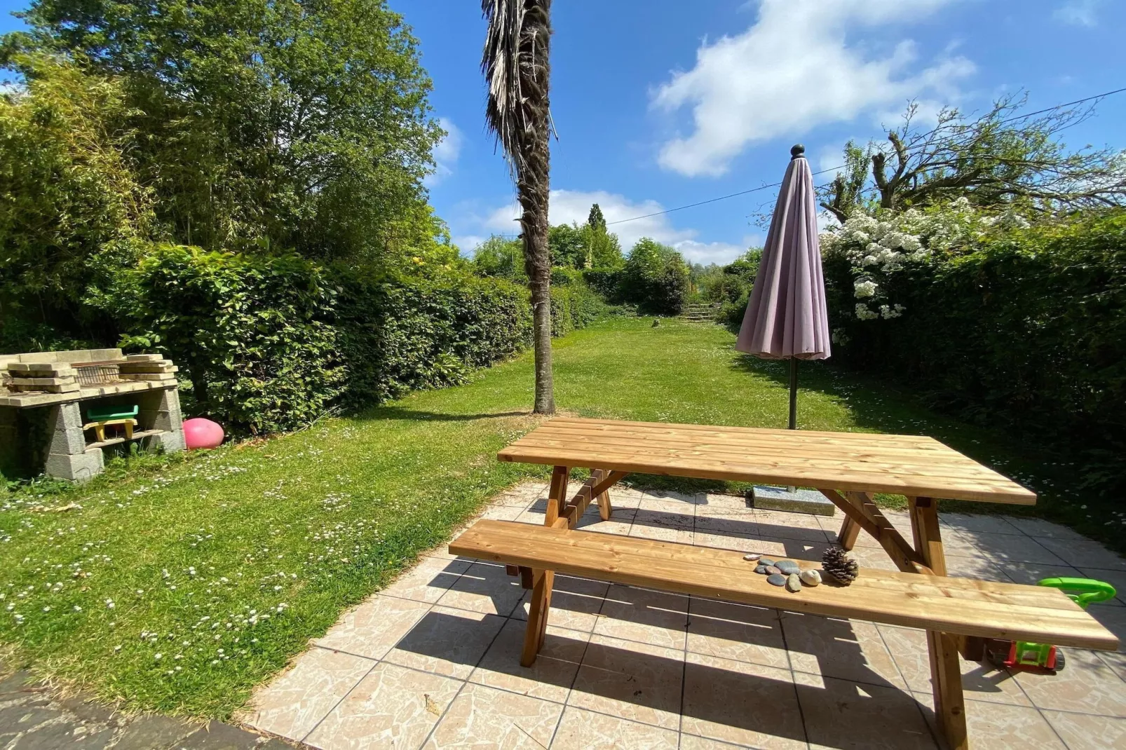 Semi-detached house St Sauveur-le-Vicomte--Tuinen zomer