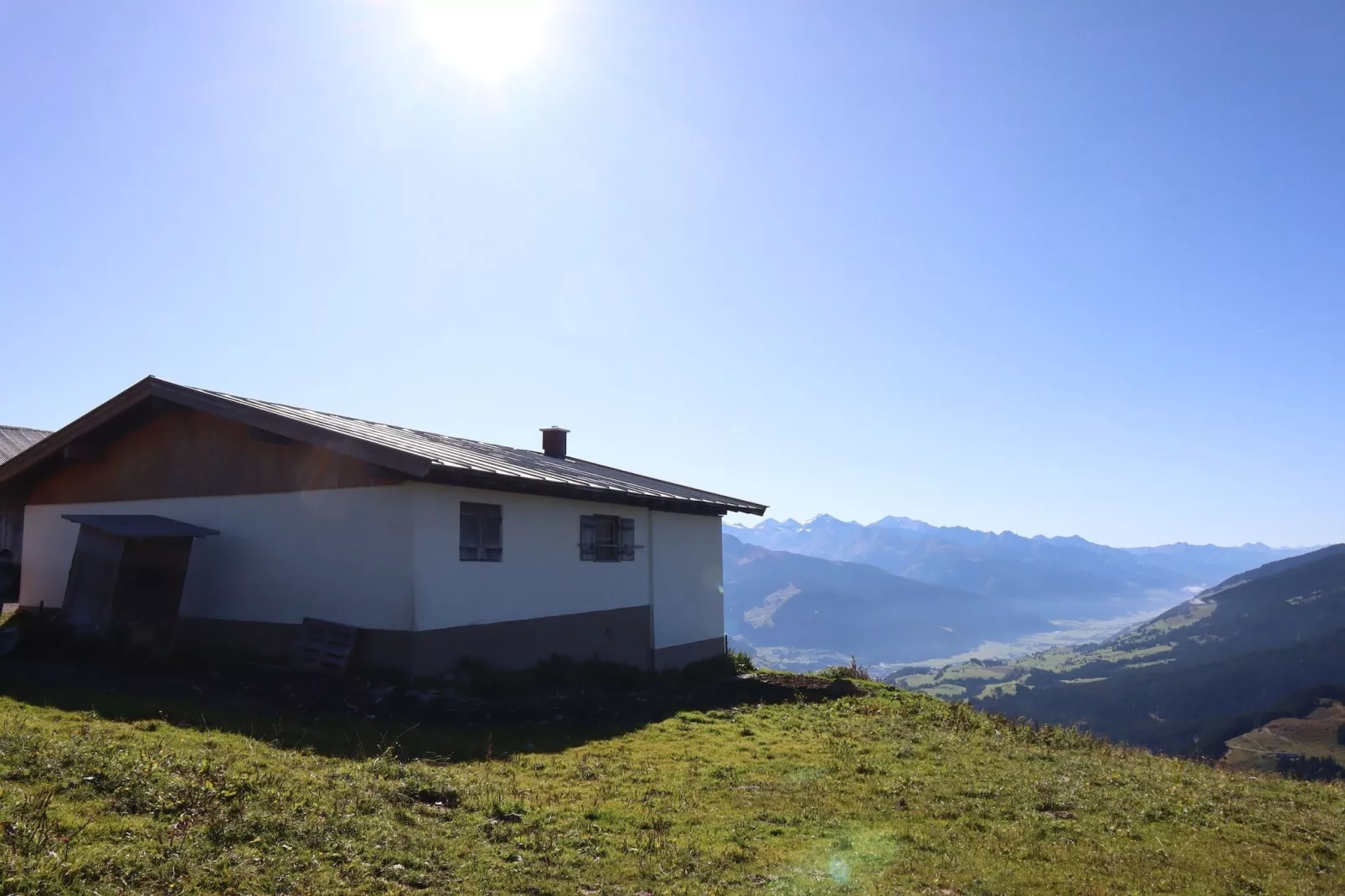Almhütte Gipfelblick-Buitenkant zomer