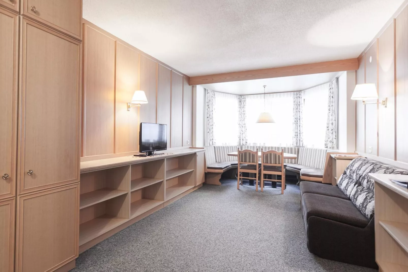 Landhaus Falkner Sölden-Woonkamer
