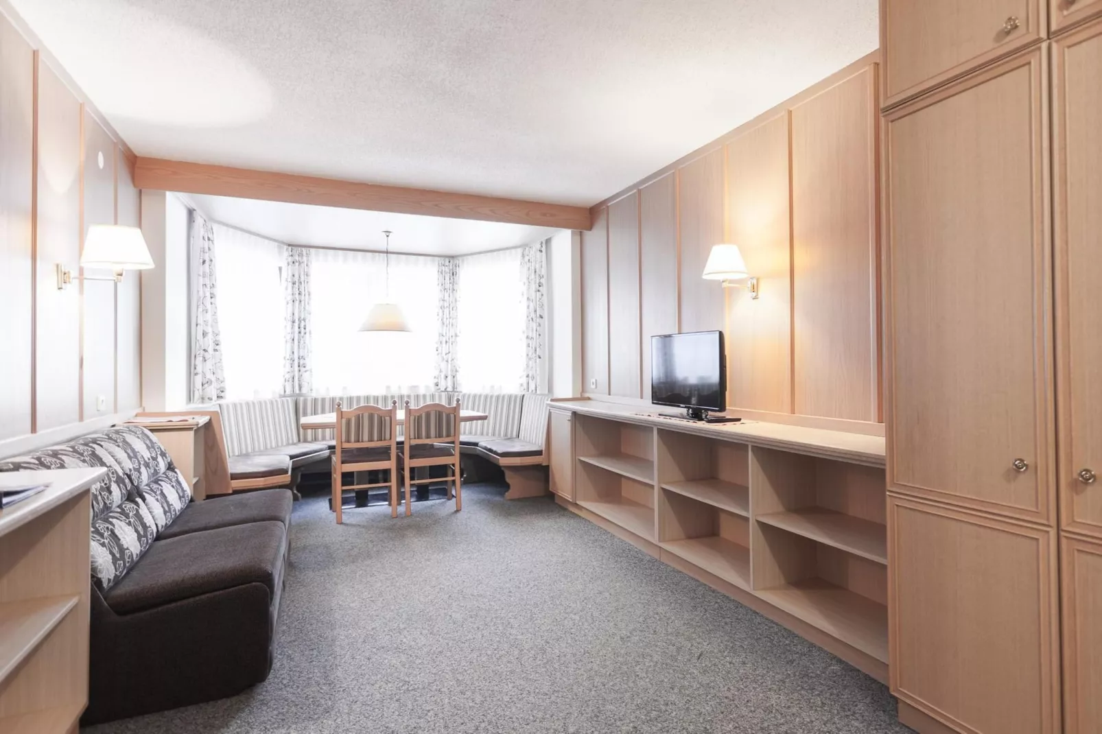 Landhaus Falkner Sölden-Woonkamer