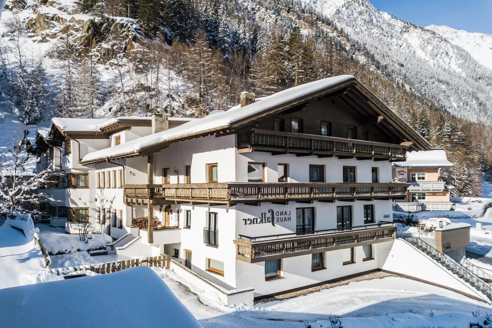 Landhaus Falkner Sölden-Exterieur winter