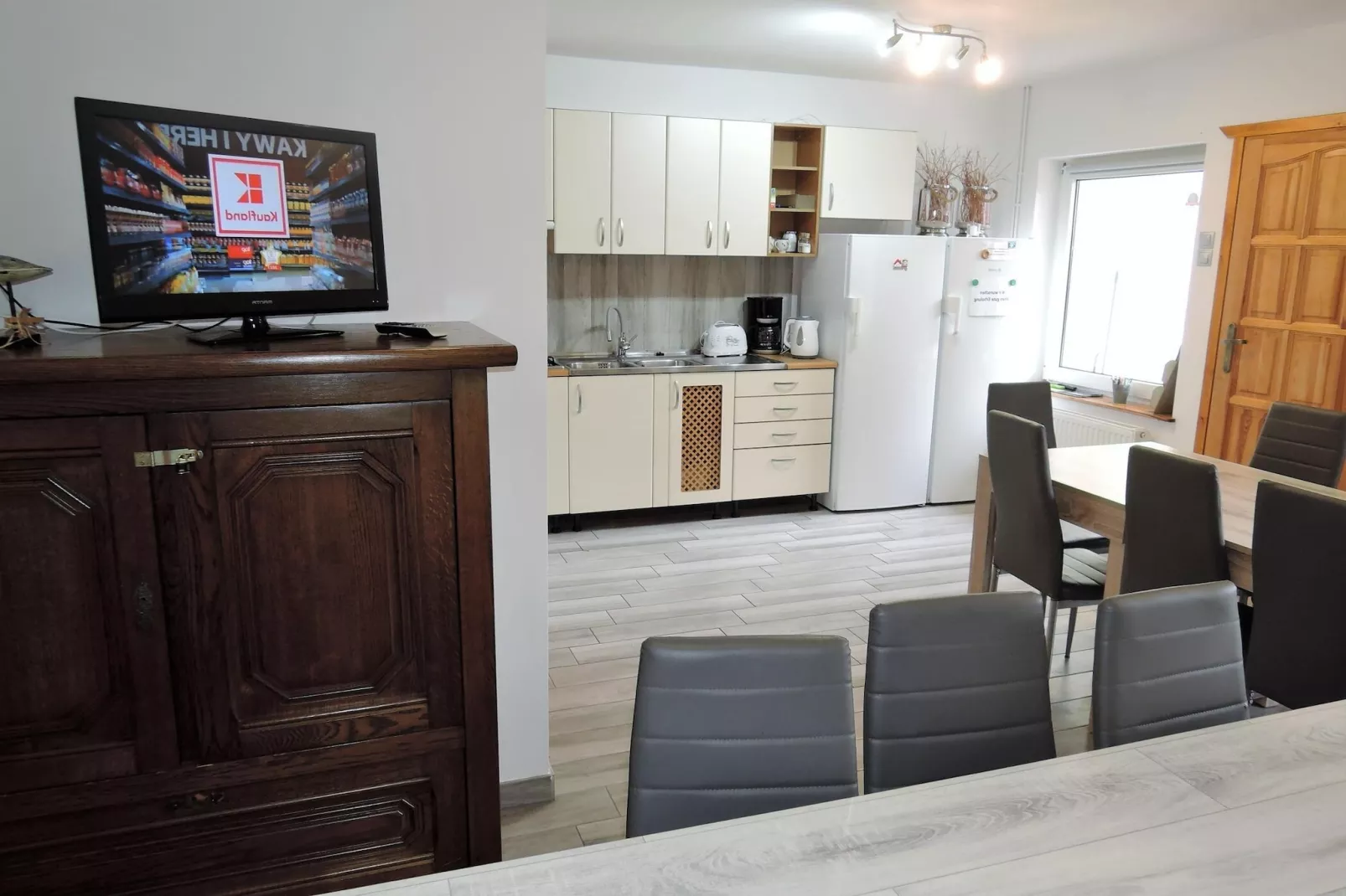 Lovely holiday home in Pobierowo for 20 persons-Eetkamer