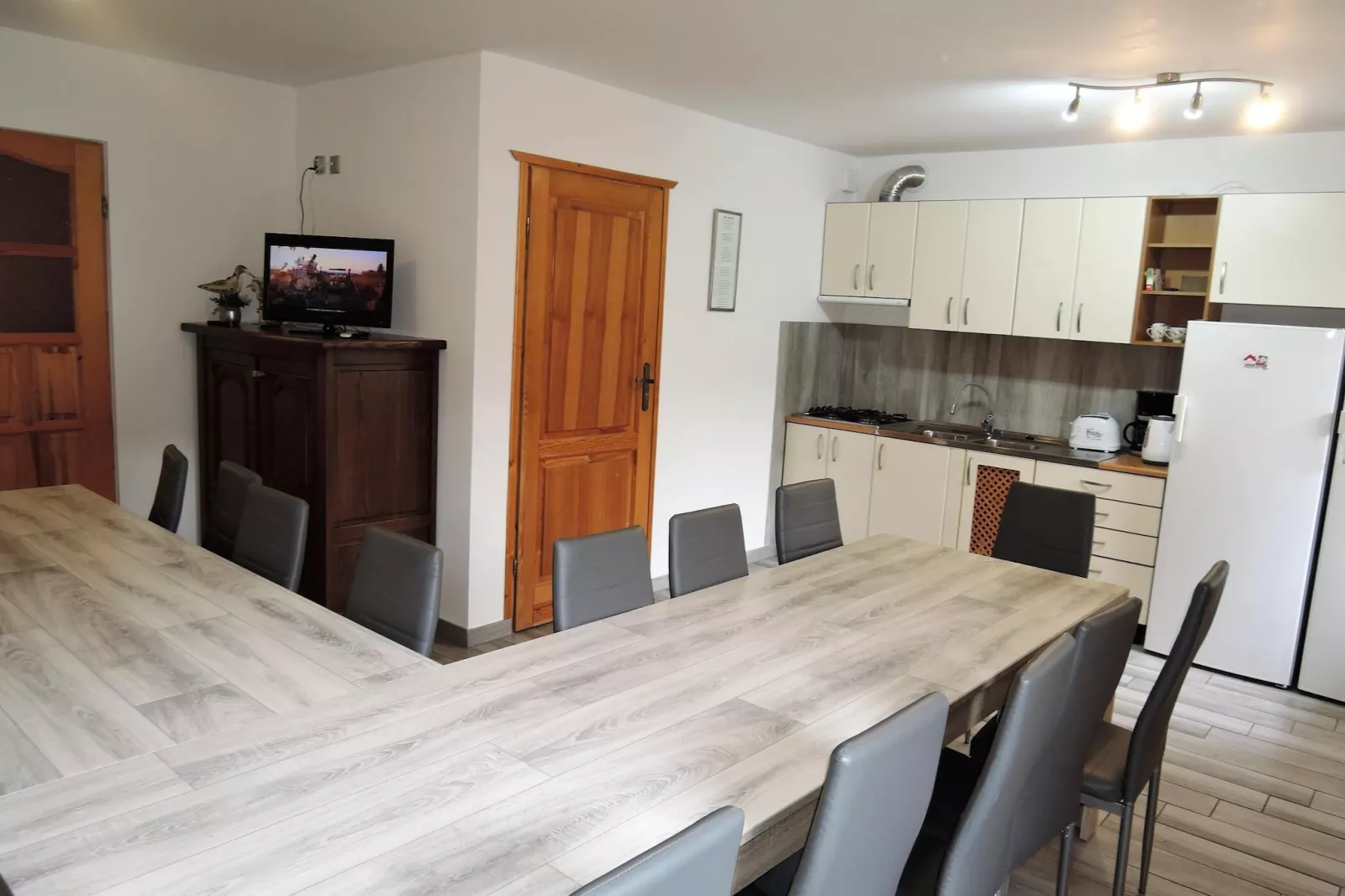 Lovely holiday home in Pobierowo for 20 persons-Eetkamer