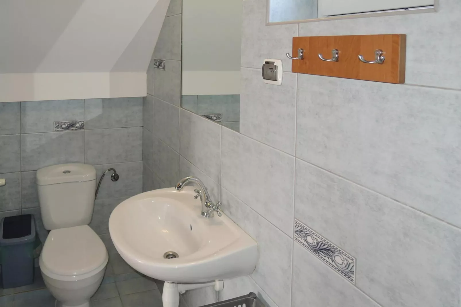 Lovely holiday home in Pobierowo for 20 persons-Badkamer