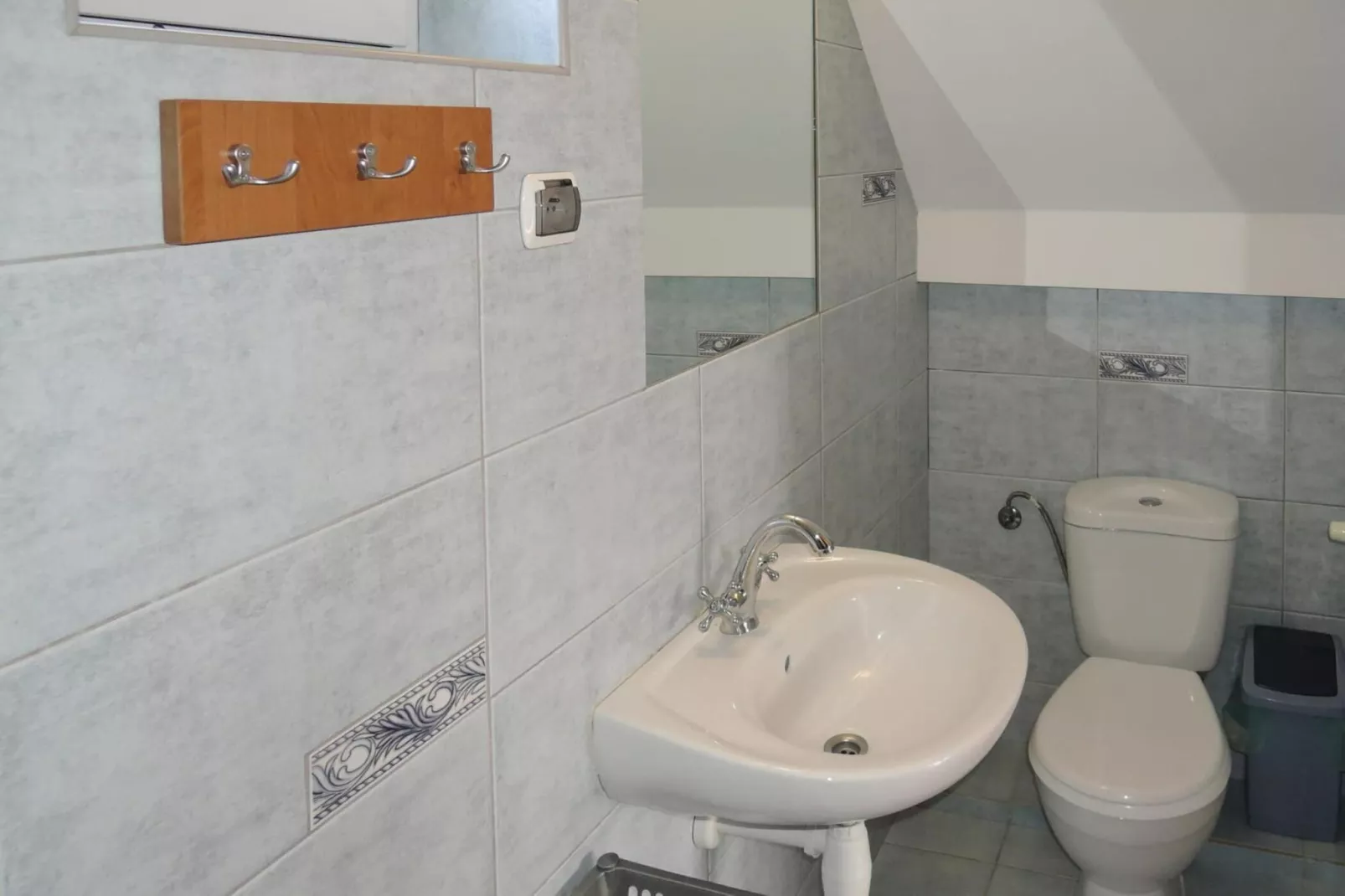Lovely holiday home in Pobierowo for 20 persons-Badkamer