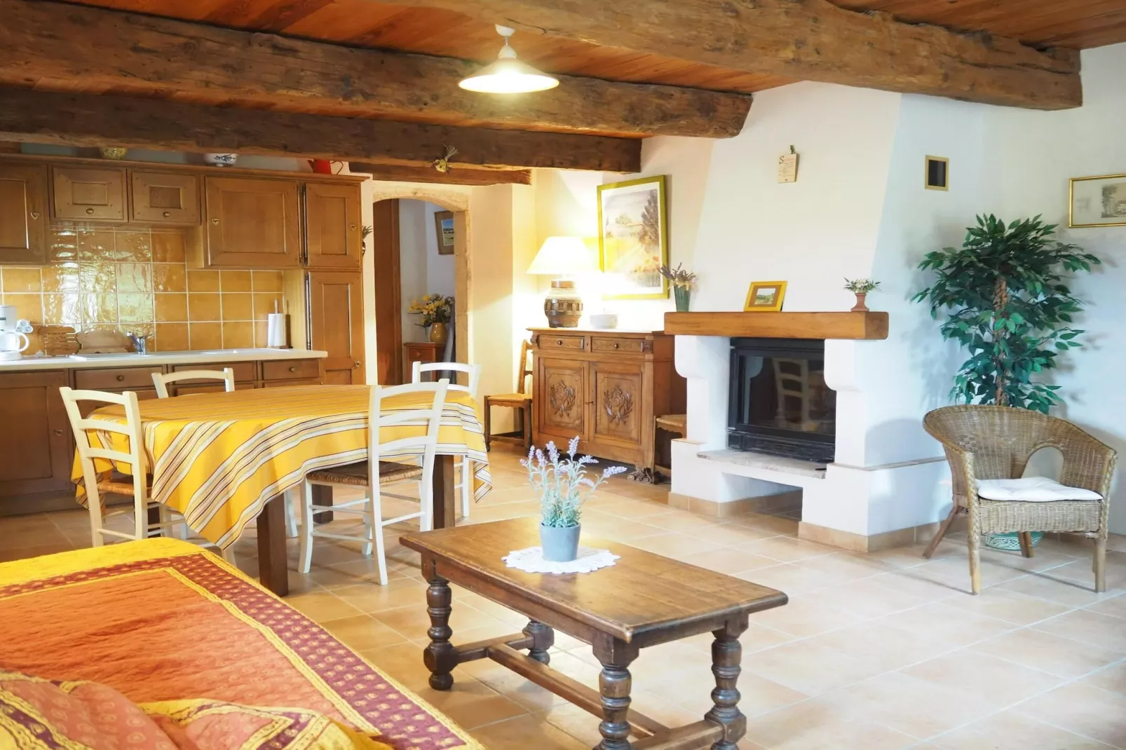 Doppelhaushälfte in Redortiers-Eetkamer