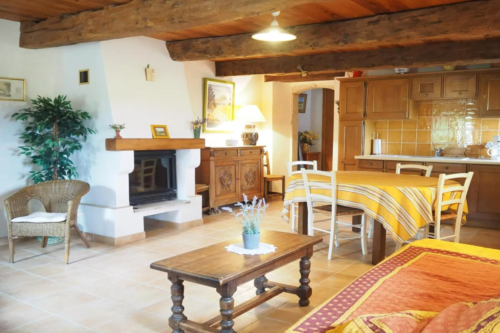 Doppelhaushälfte in Redortiers-Eetkamer