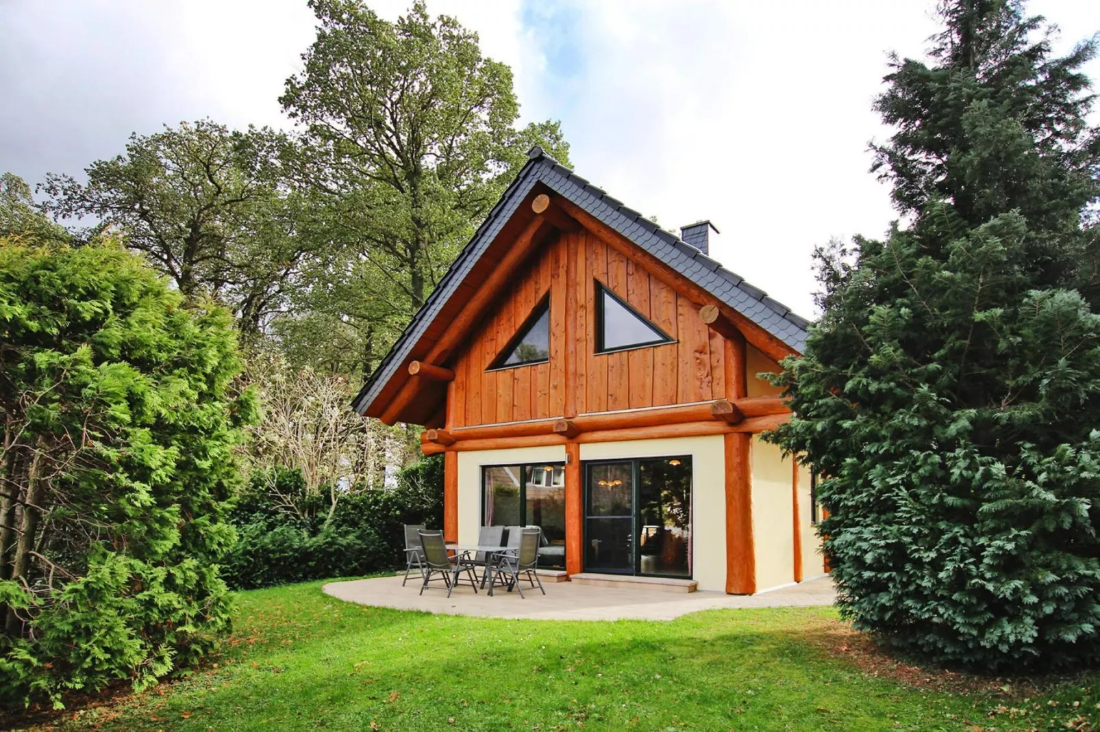Ferienhaus Waldblick 85 qm-Buitenkant zomer