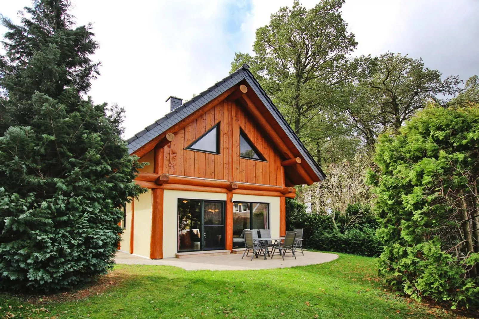 Ferienhaus Waldblick 85 qm-Buitenkant zomer