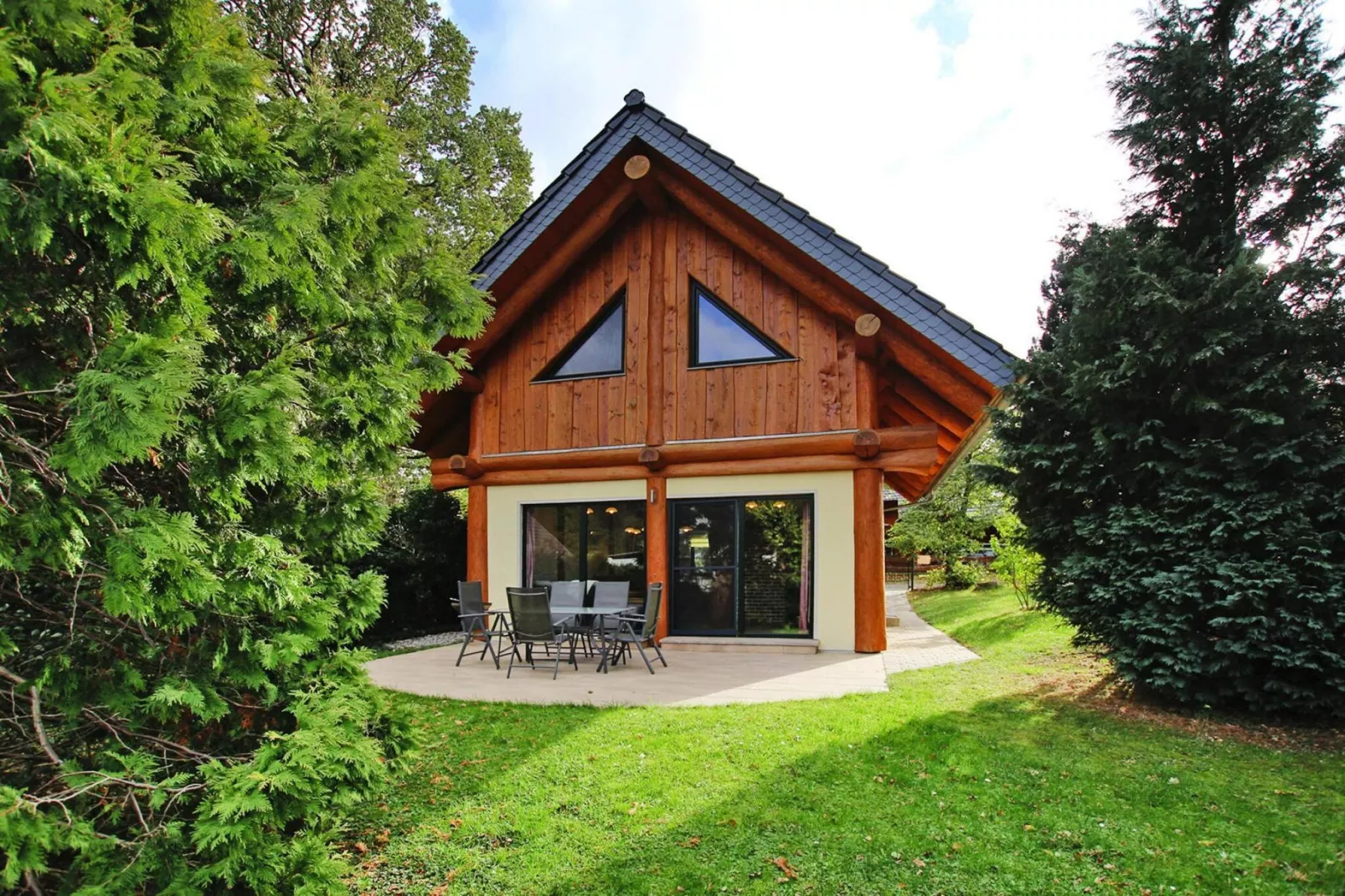 Ferienhaus Waldblick 85 qm-Buitenkant zomer