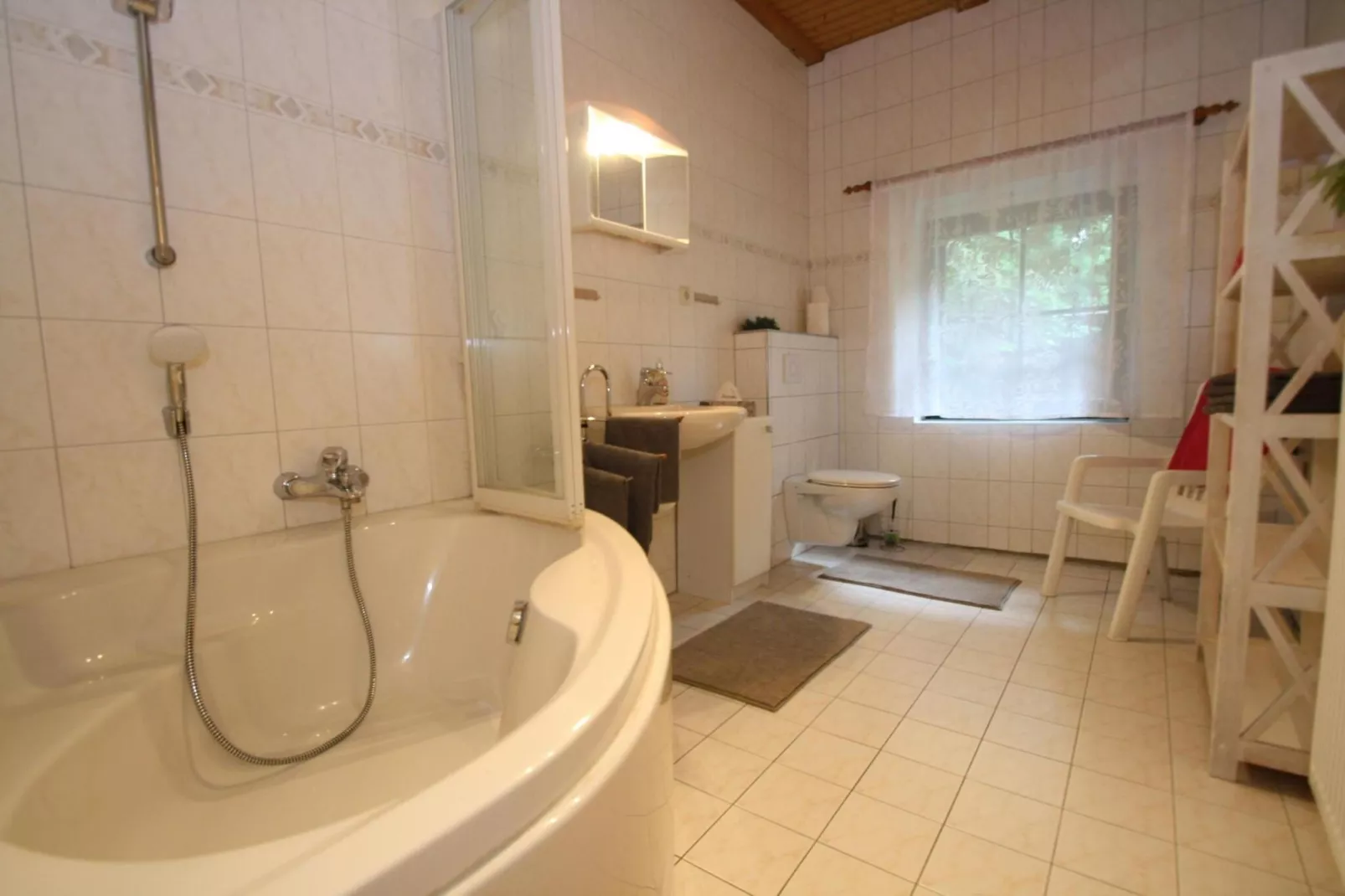 Doppelhaushälte Waldkautz-Badkamer