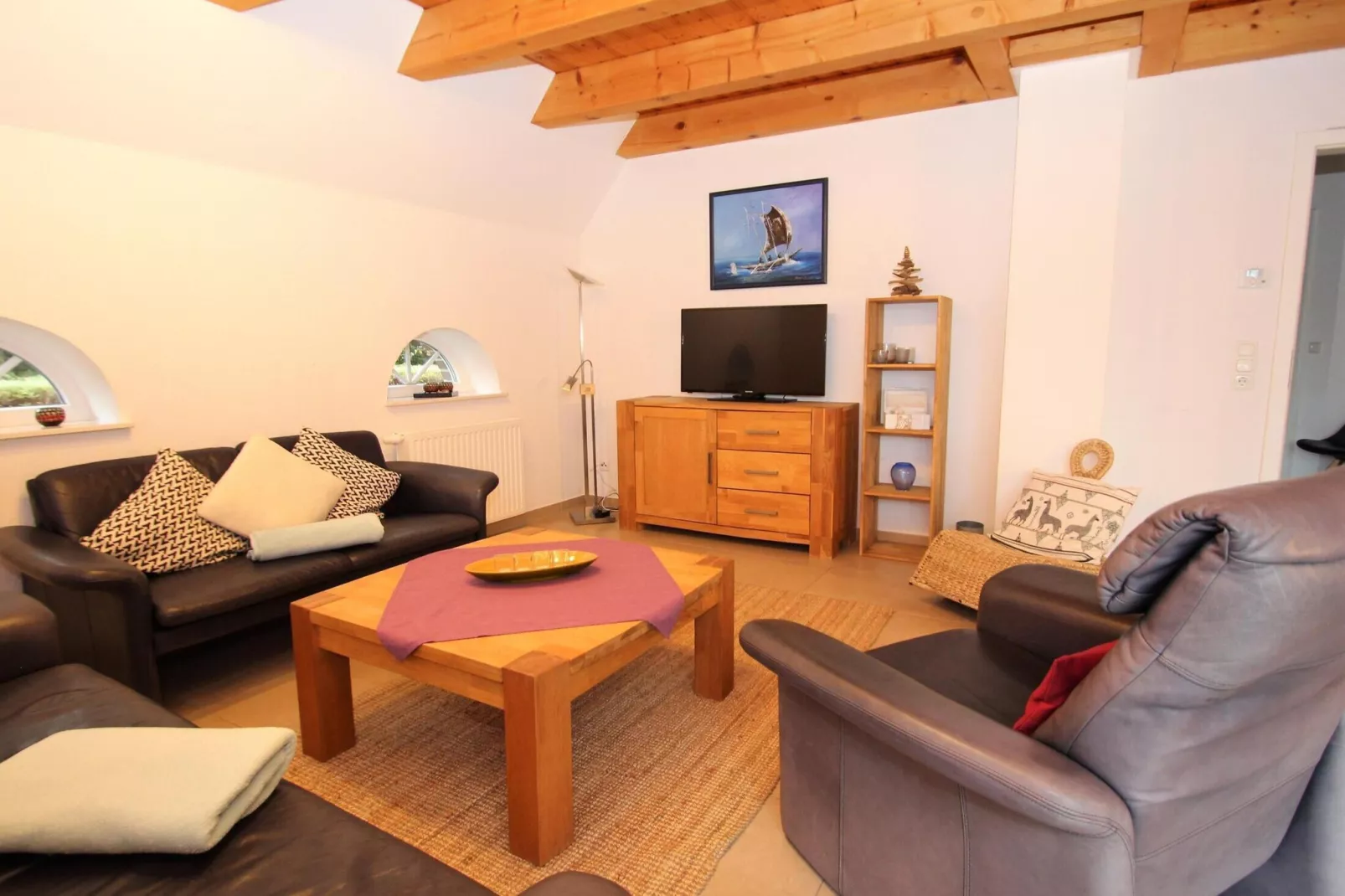 Großes Ferienhaus in einer Feriensiedlung-Woonkamer
