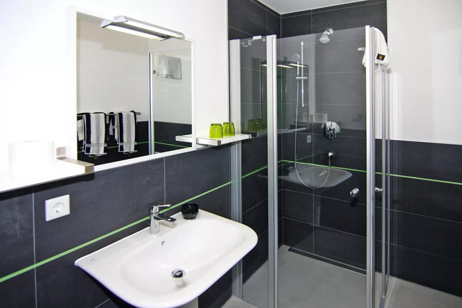App 16 seitl Meerblick 1 OG-Badkamer