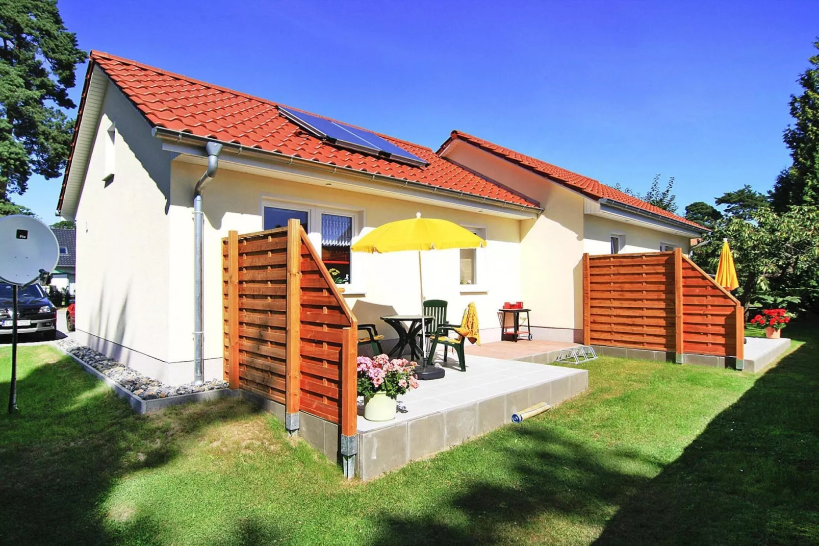 Doppelhaushälfte rechts-Buitenkant zomer
