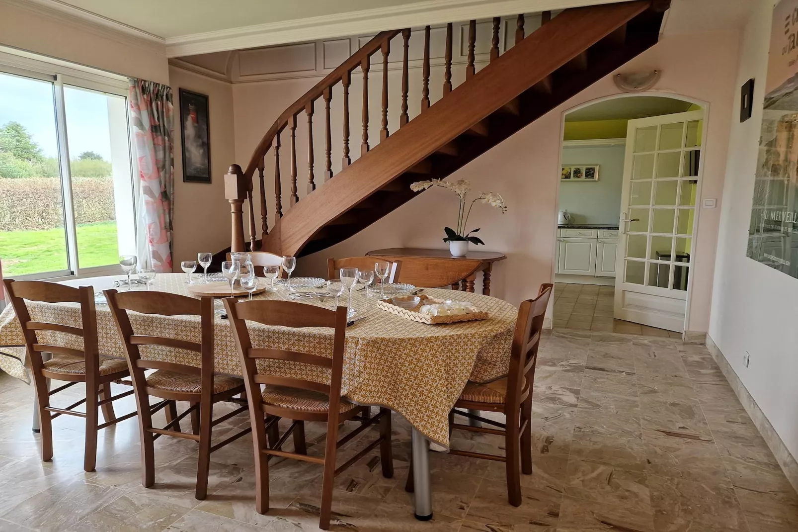 Holiday home Plougasnou-Eetkamer