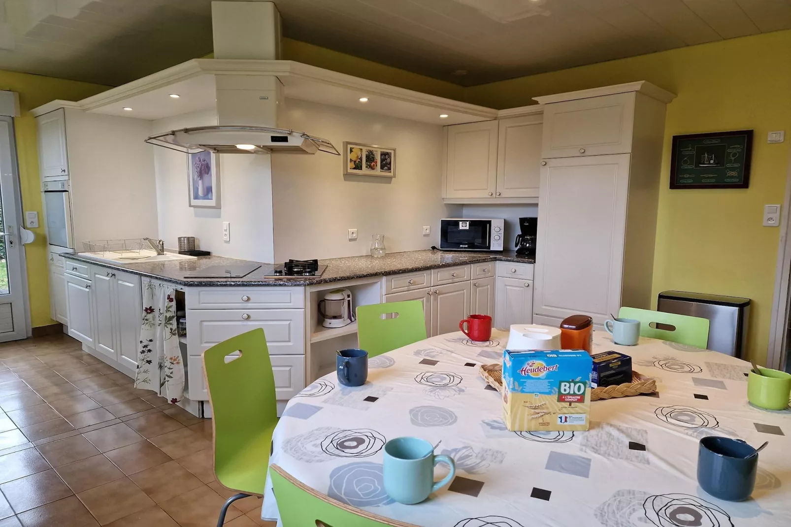 Holiday home Plougasnou-Eetkamer