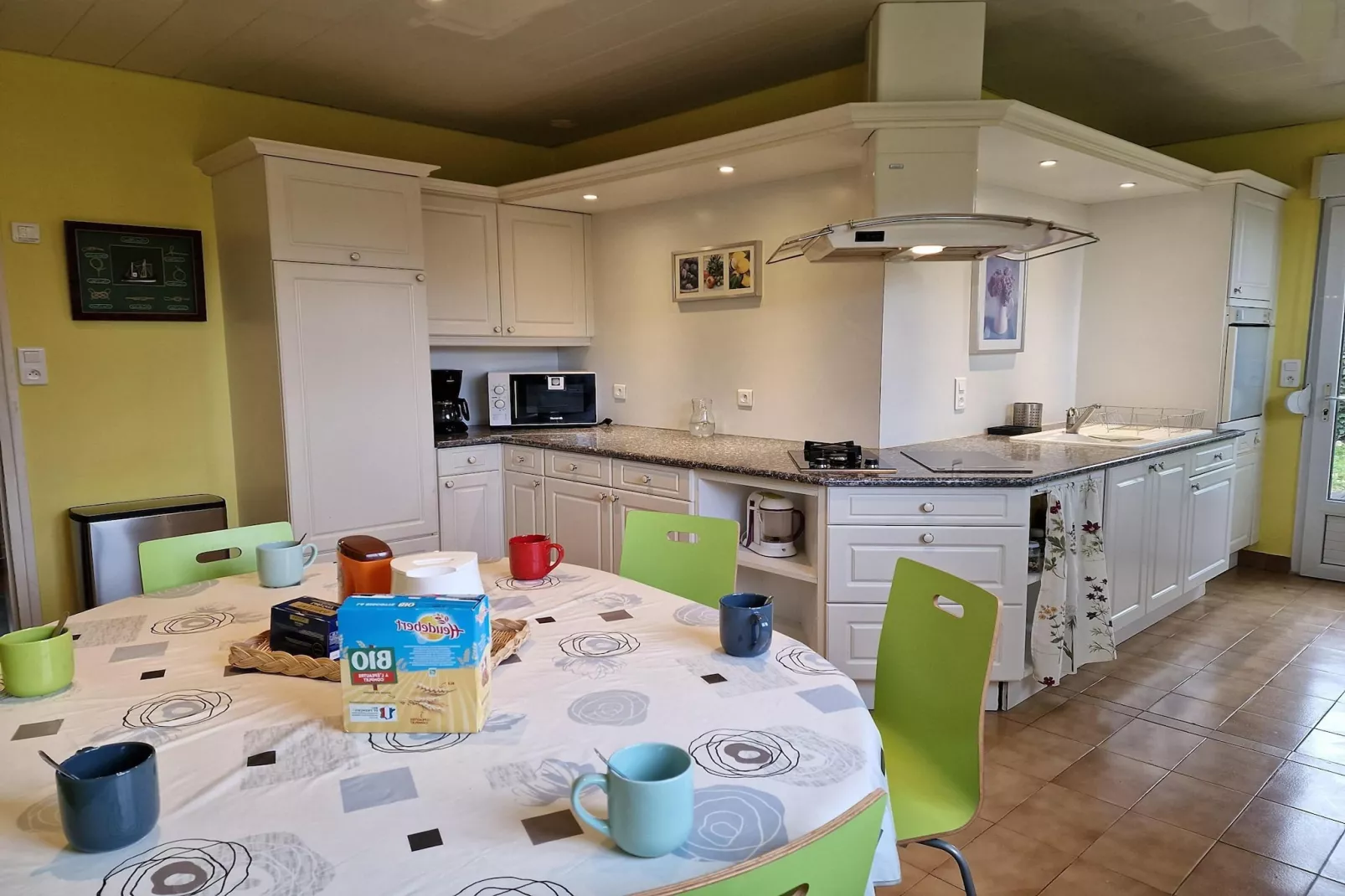 Holiday home Plougasnou-Eetkamer
