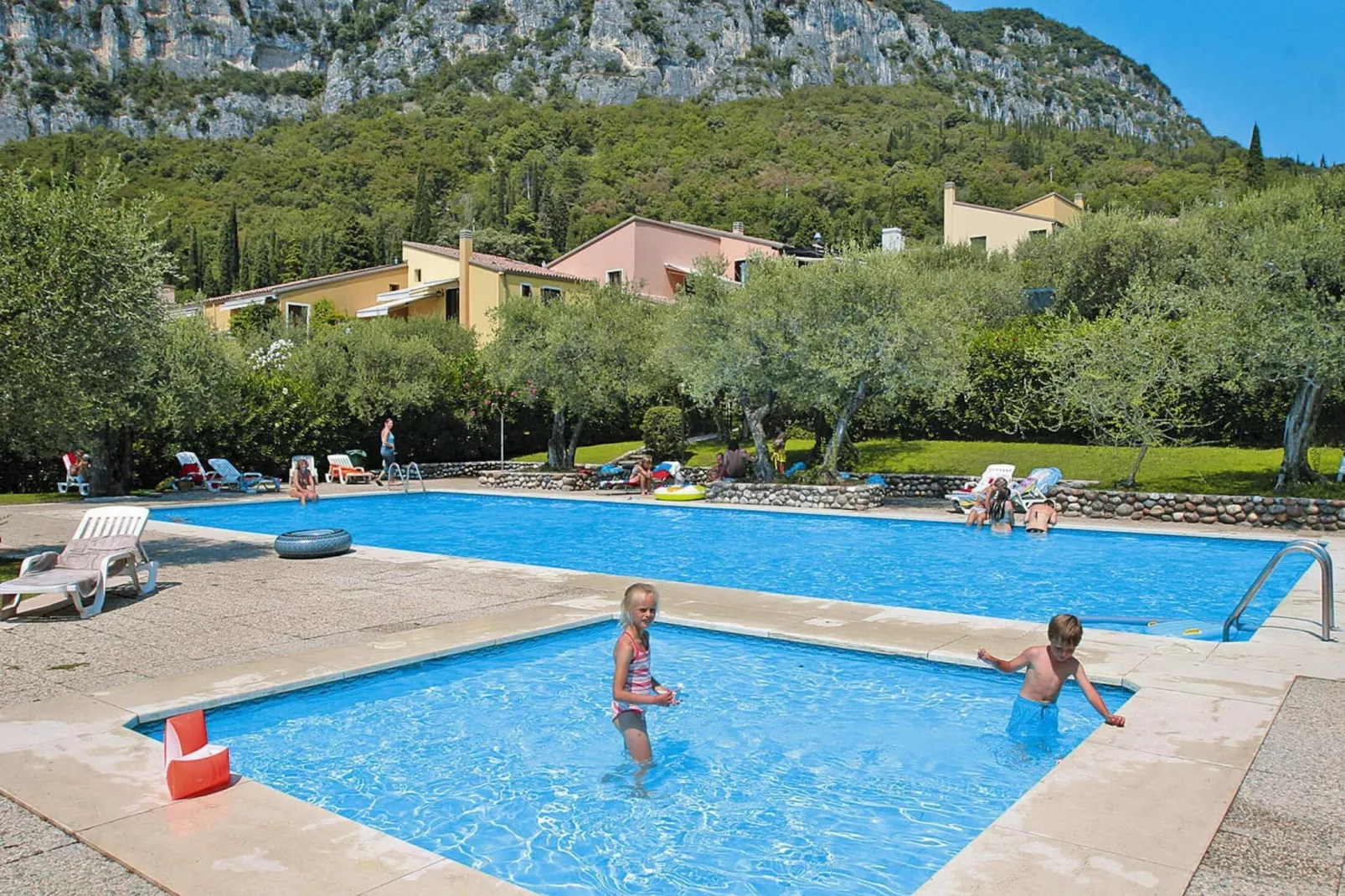 Residence Pratone, Garda-bilo classic-Zwembad