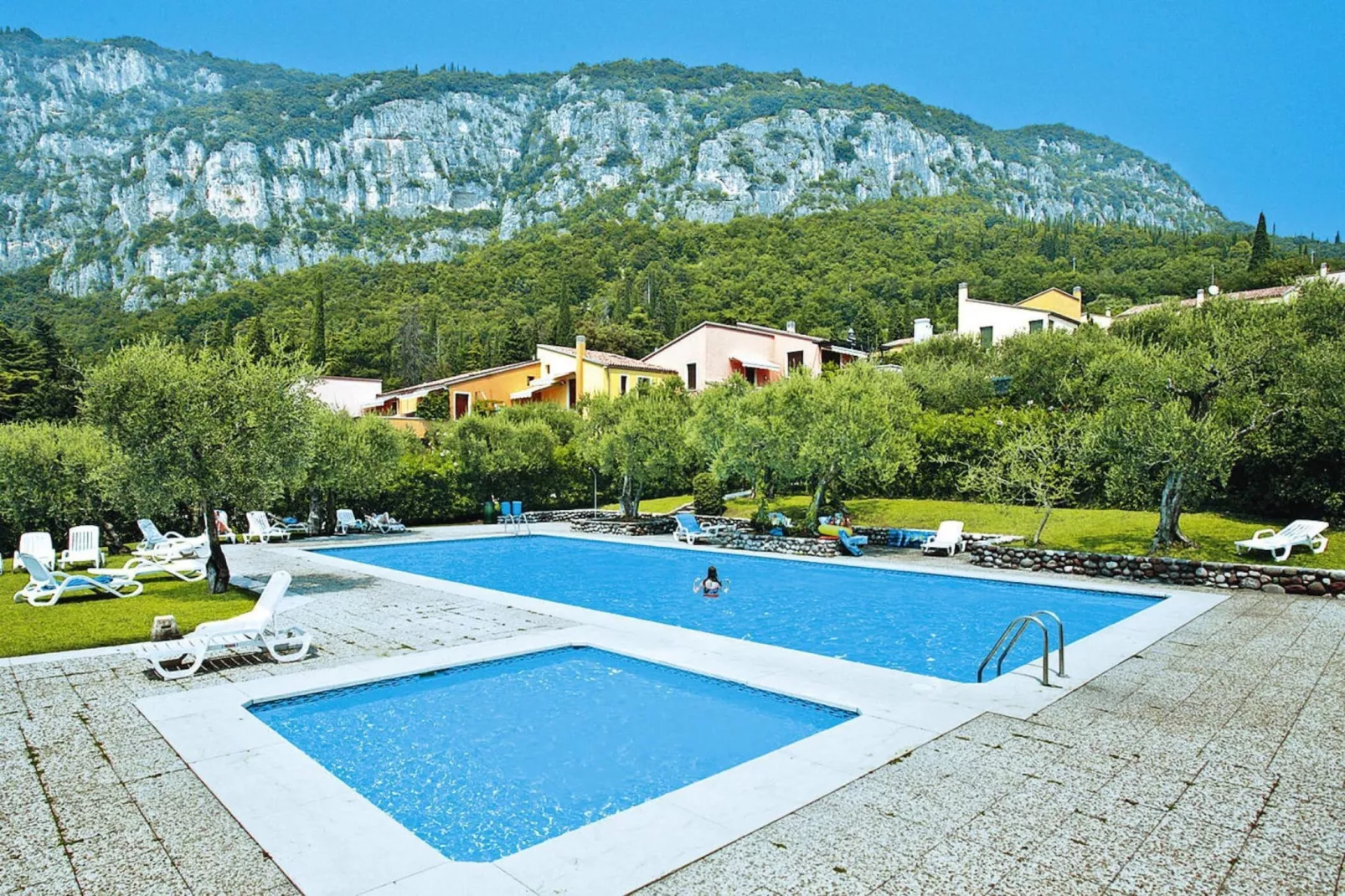 Residence Pratone, Garda-trilo classic-Uitzicht zomer