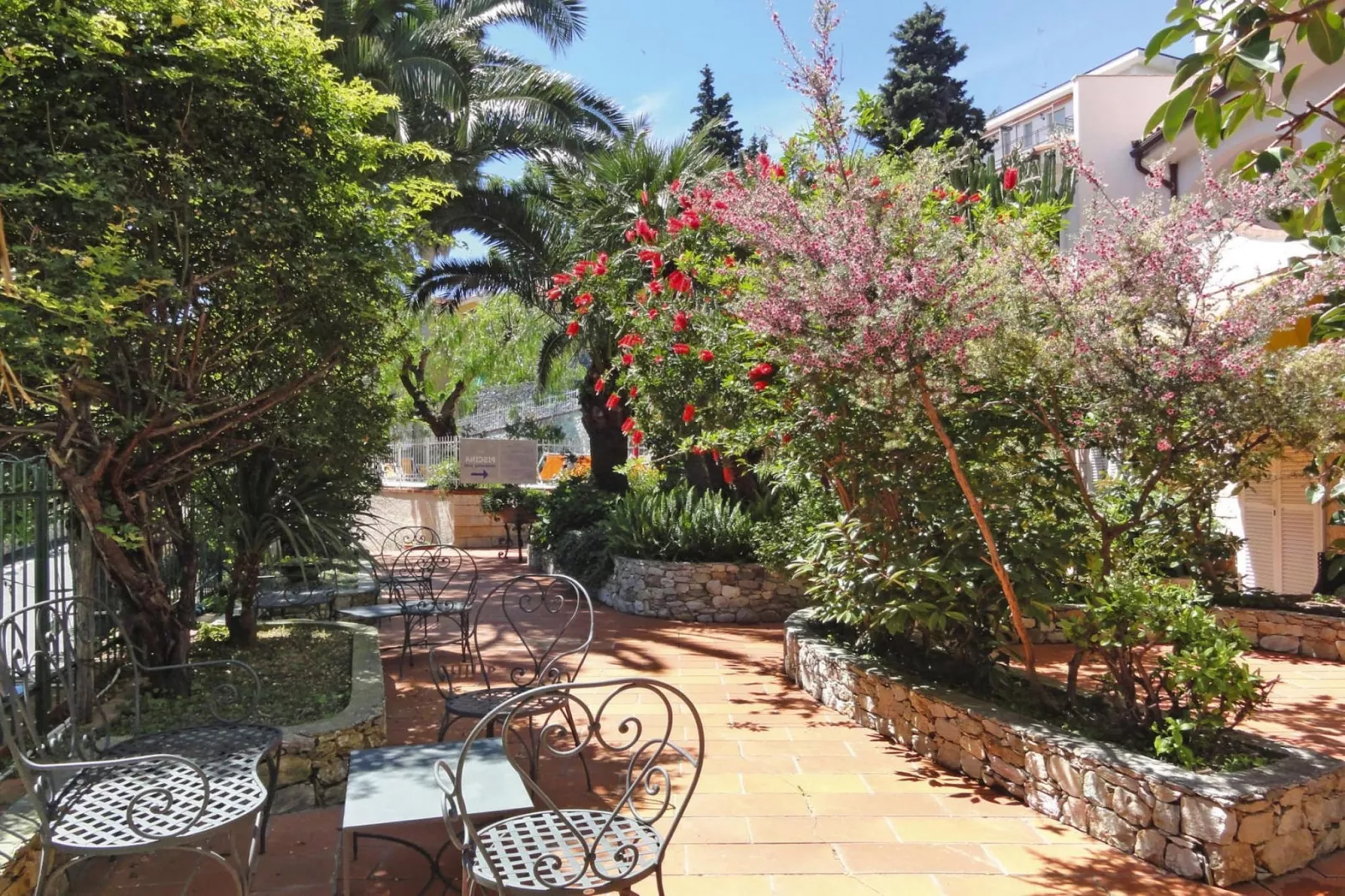 Residence Dei Fiori Pietra Ligure - B4-Uitzicht zomer