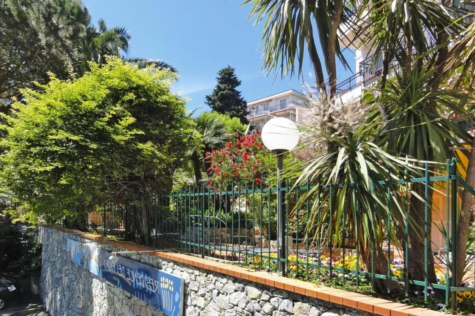 Residence Dei Fiori Pietra Ligure - B4-Uitzicht zomer