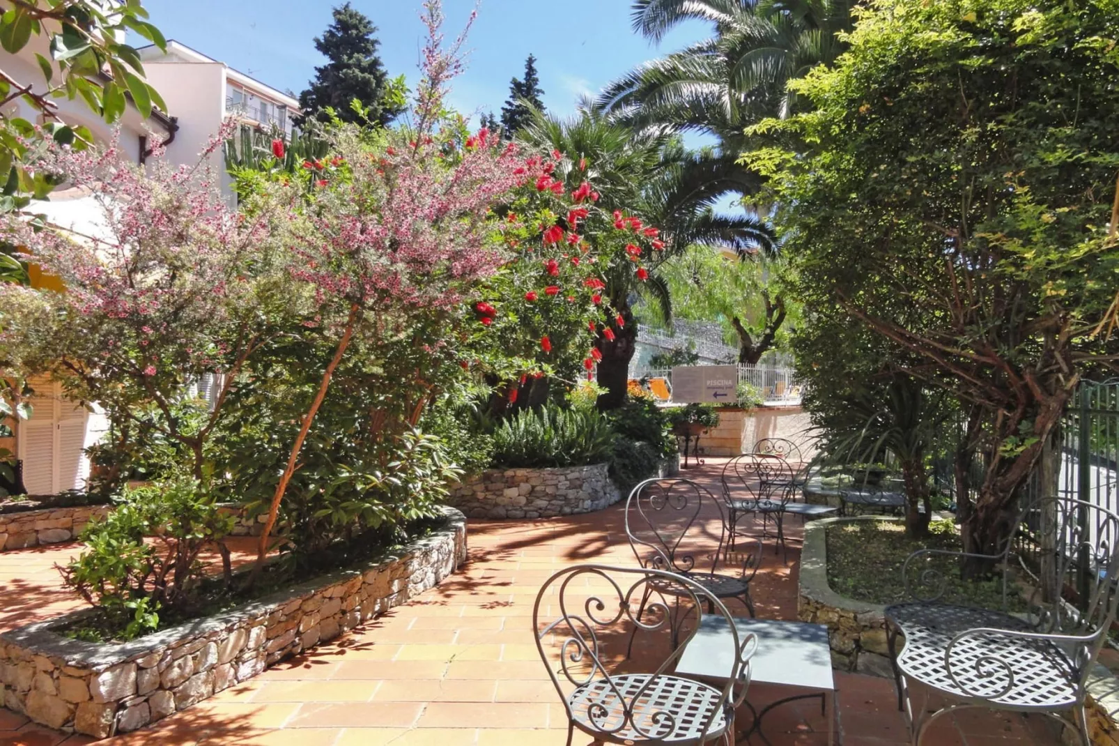 Residence Dei Fiori Pietra Ligure - B4-Uitzicht zomer