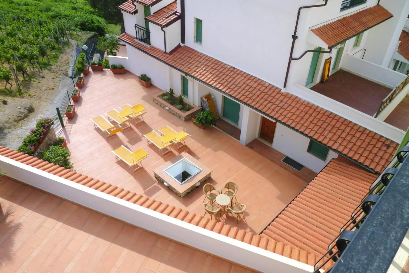 Residence Dei Fiori Pietra Ligure - B4-Uitzicht zomer