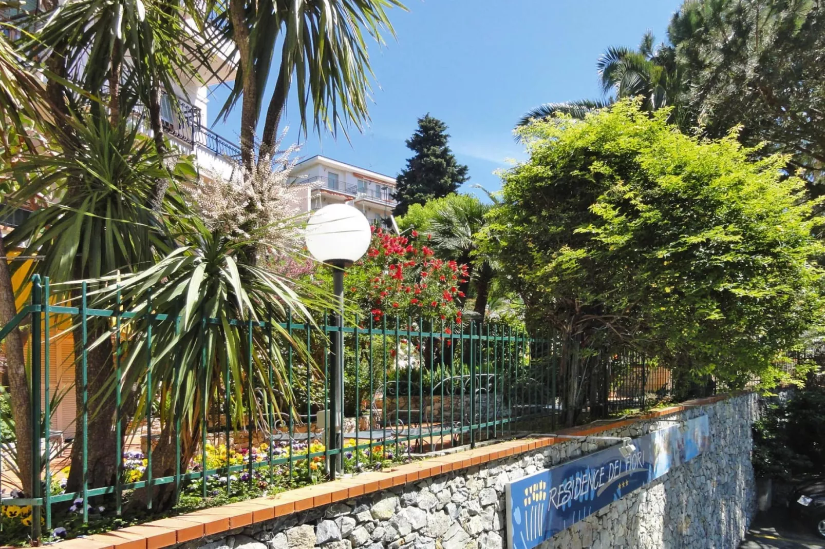 Residence Dei Fiori Pietra Ligure - B4-Uitzicht zomer